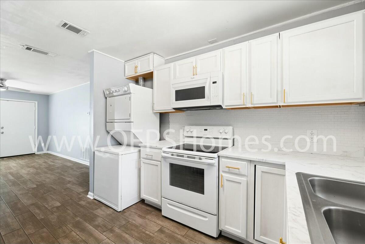 CRESTVIEW - Residential Lease