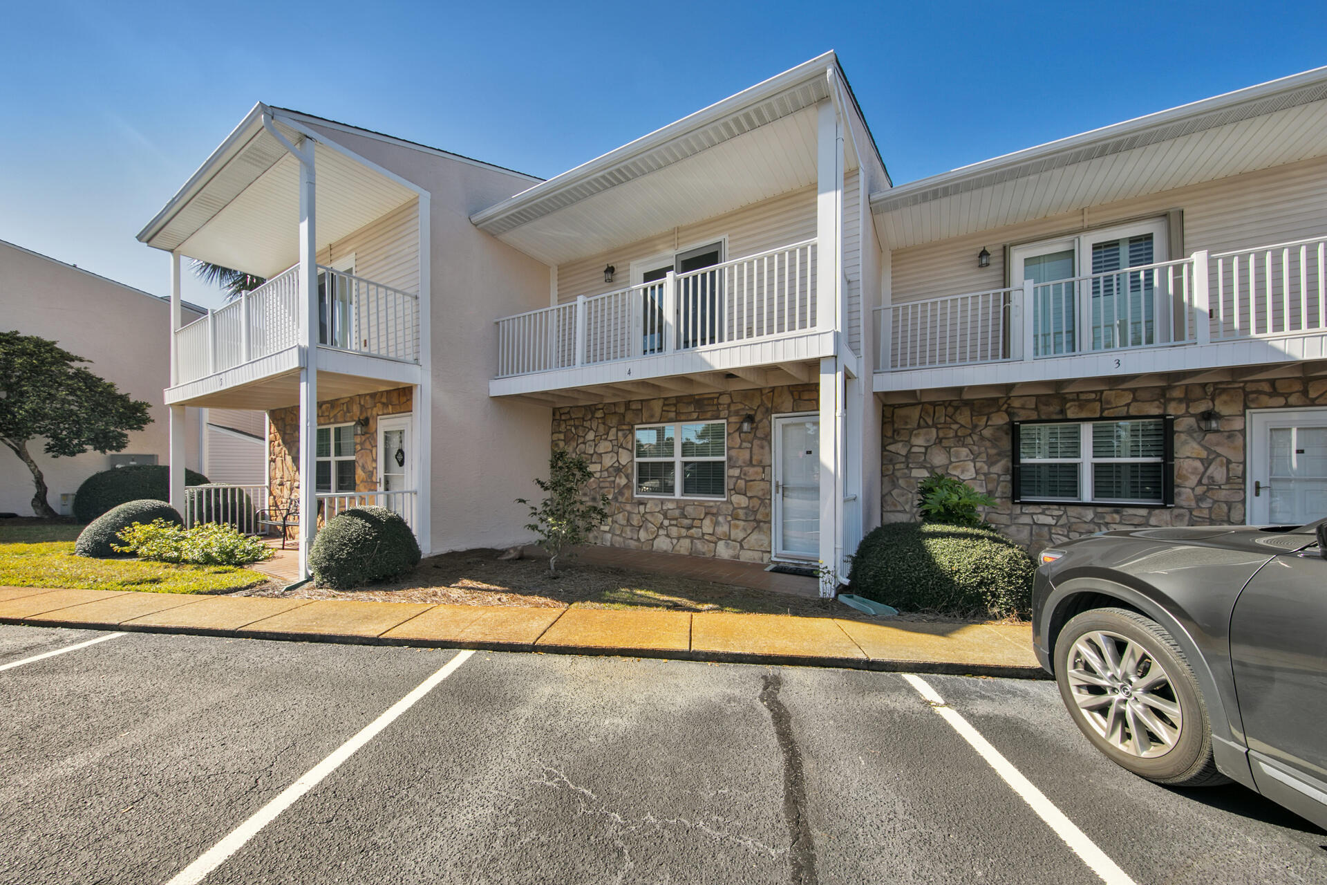 WOODLAND SHORES T/H PH I - Residential