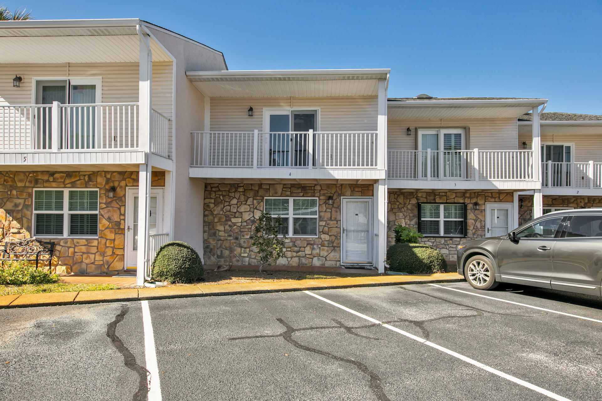 WOODLAND SHORES T/H PH I - Residential