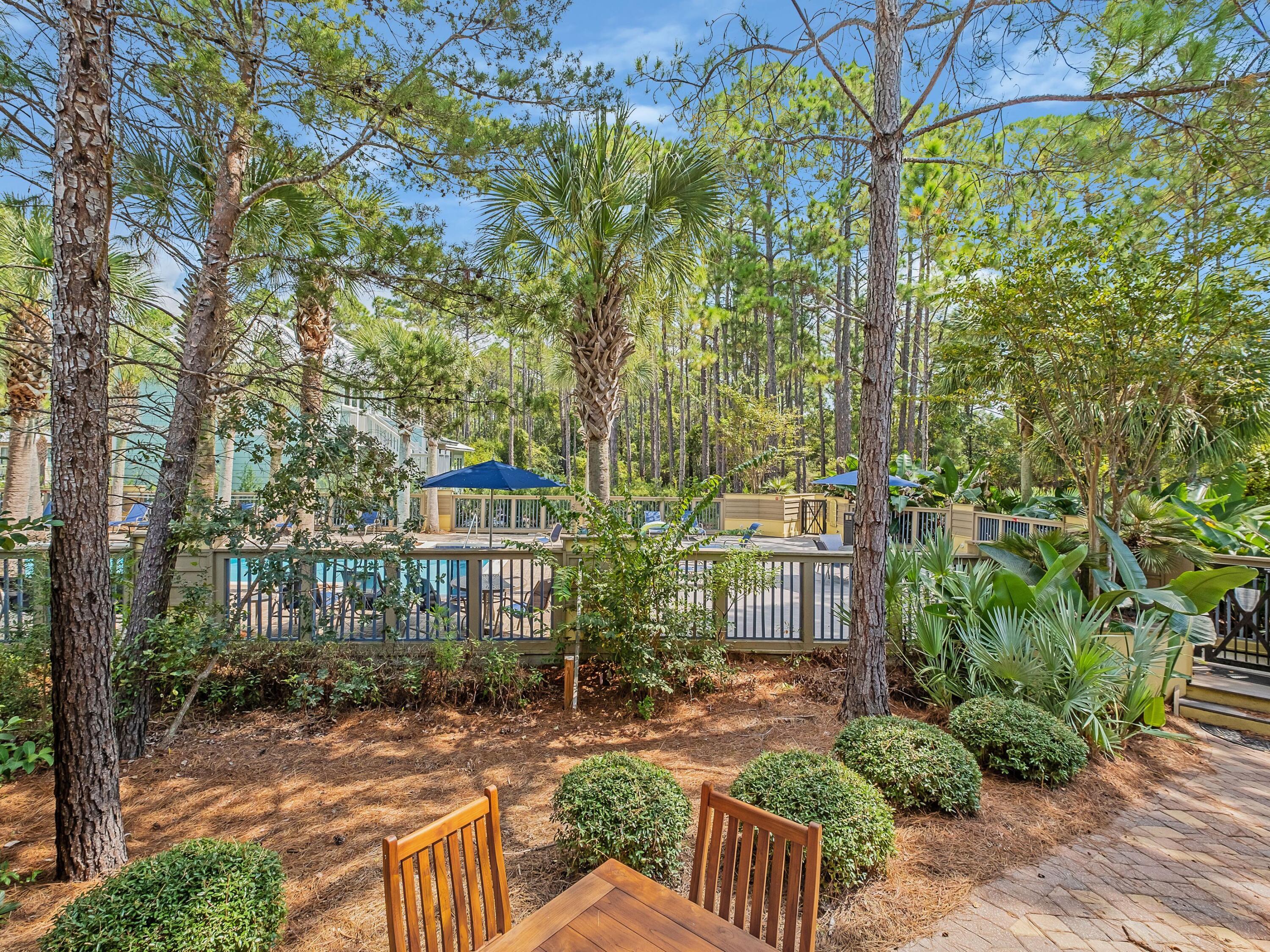 COTTAGES AT EASTERN LAKE - Residential