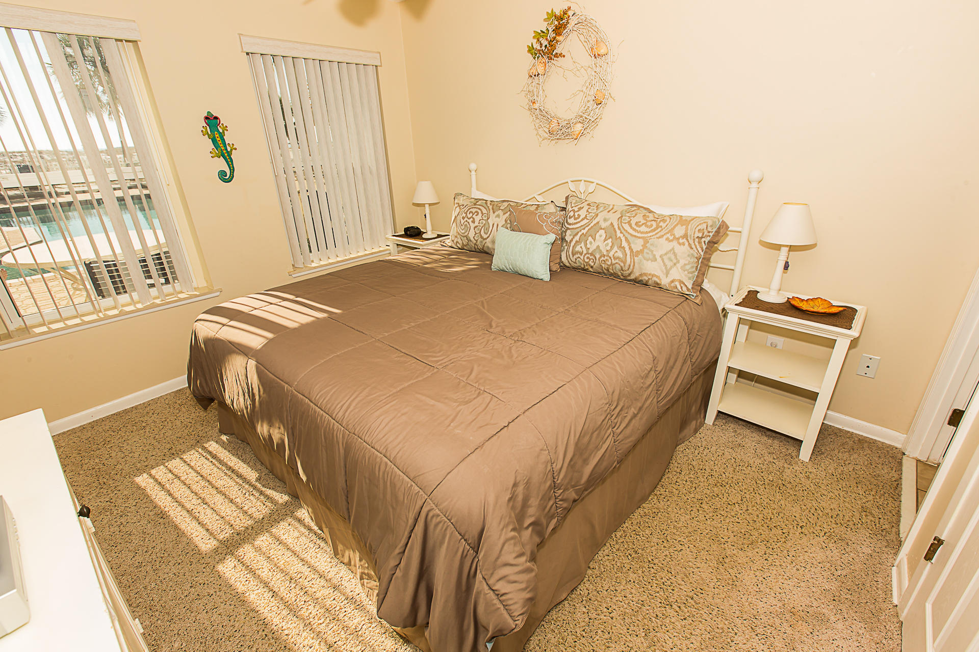 POOLSIDE VILLAS CONDO - Residential