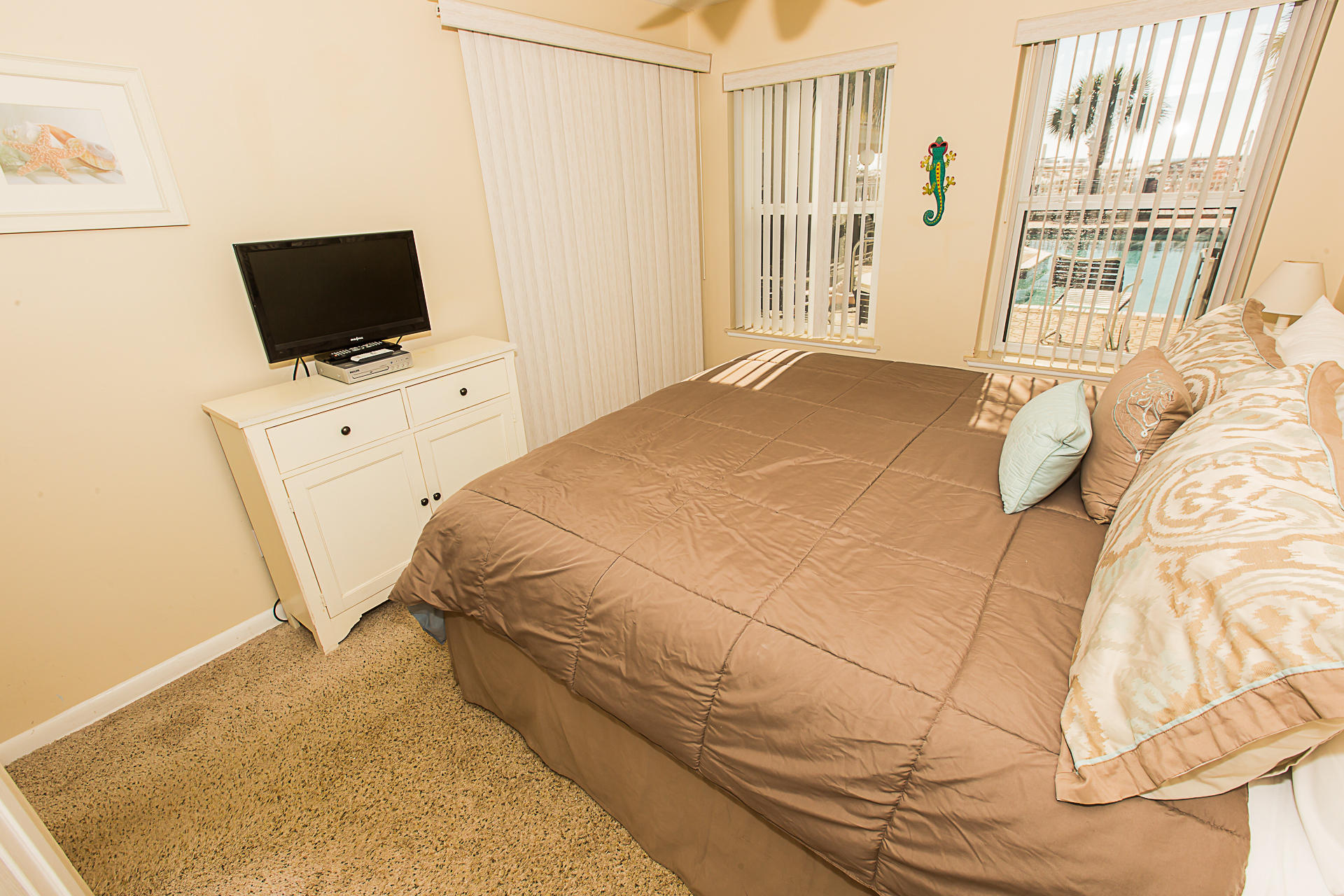 POOLSIDE VILLAS CONDO - Residential