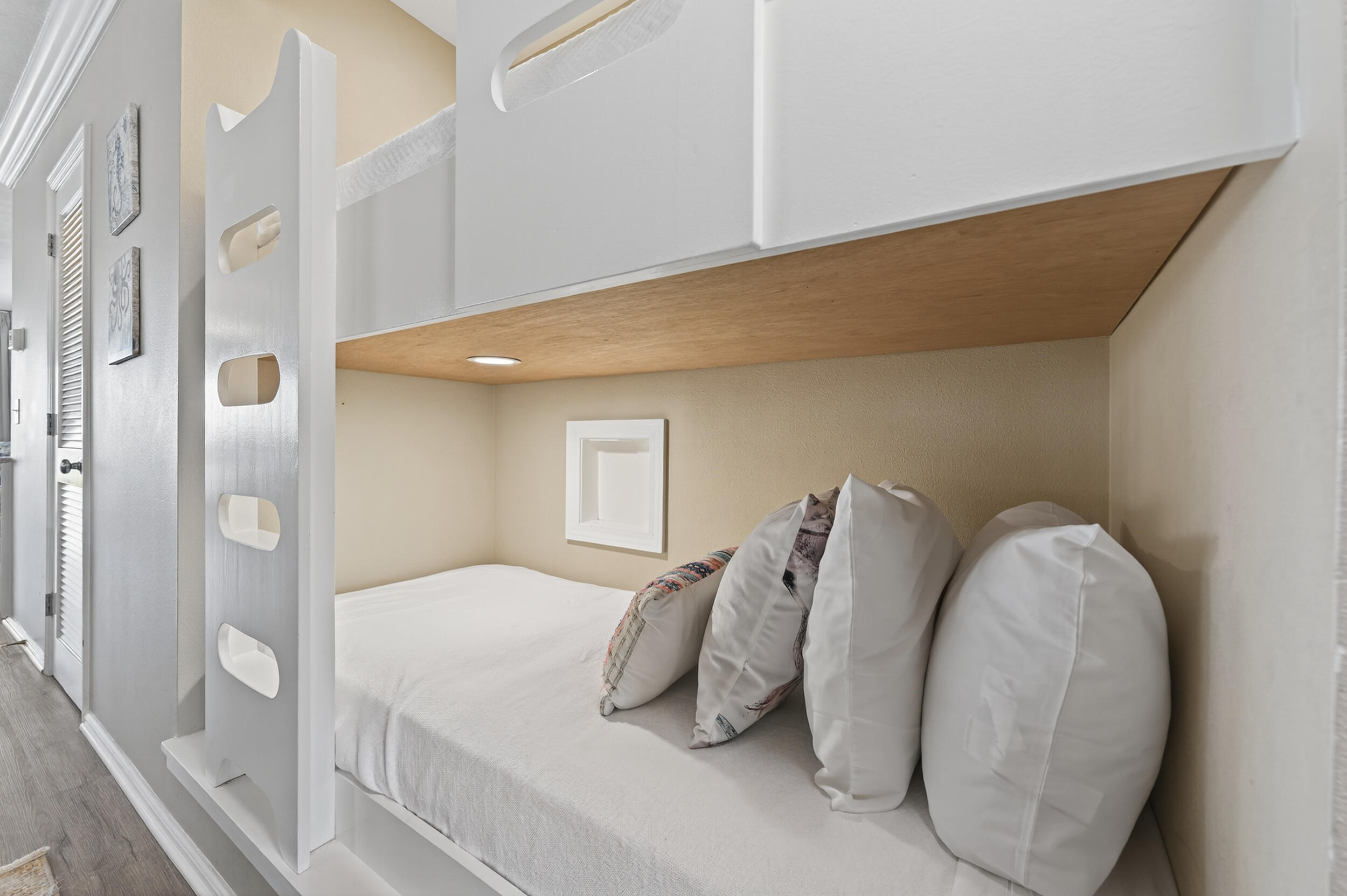 SEAFARER CONDO - Residential