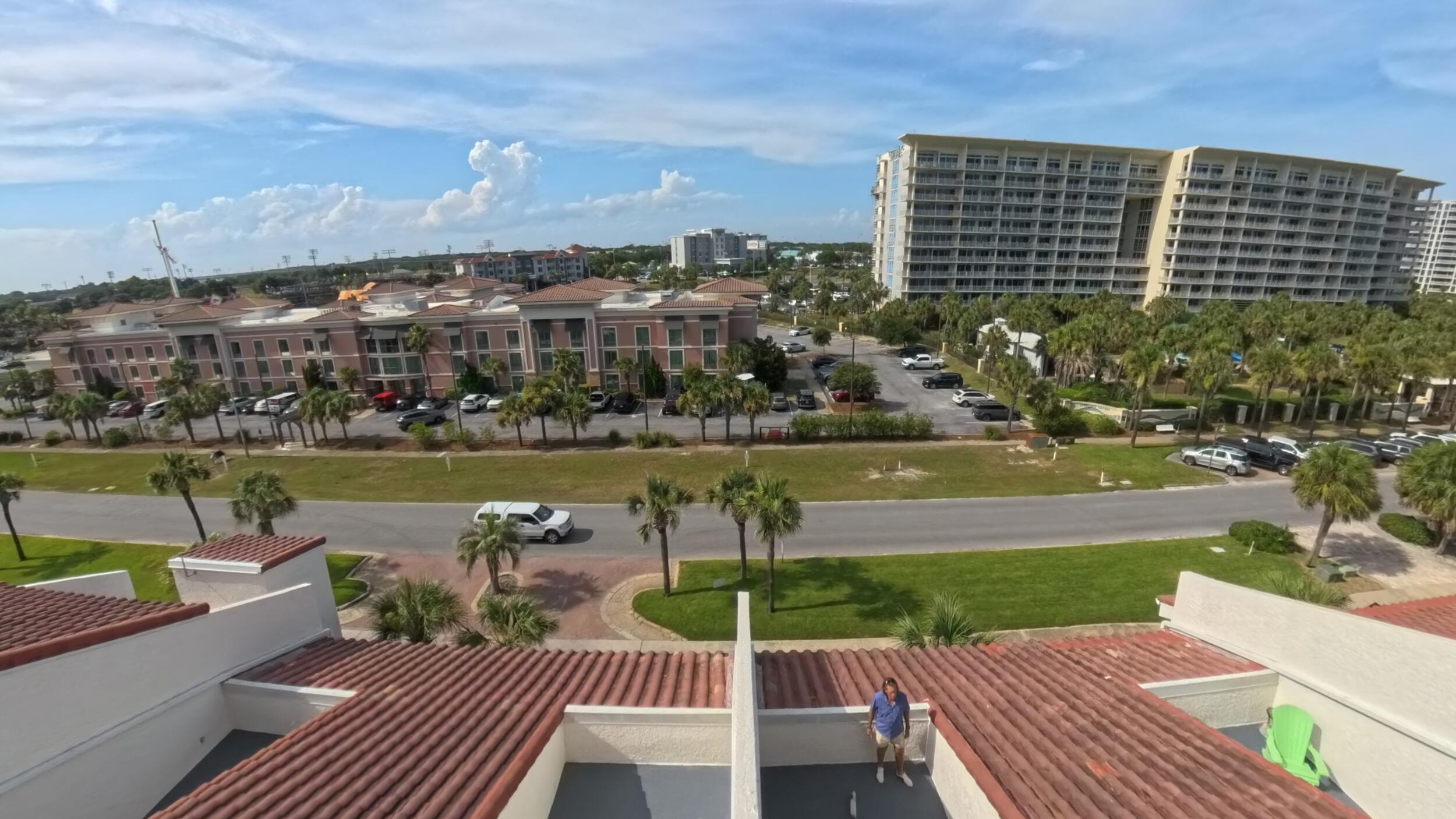 SEAFARER CONDO - Residential