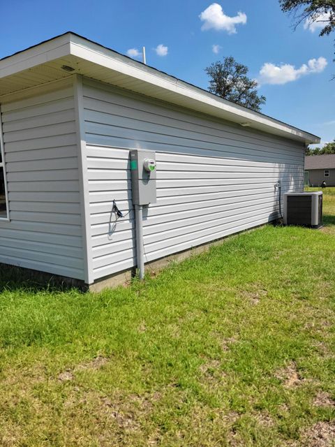 A home in DeFuniak Springs