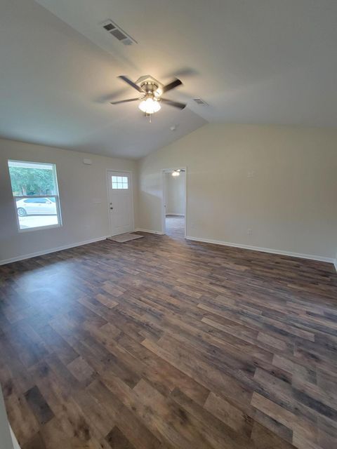 A home in DeFuniak Springs