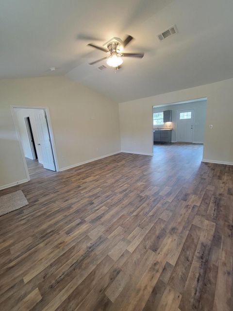 A home in DeFuniak Springs