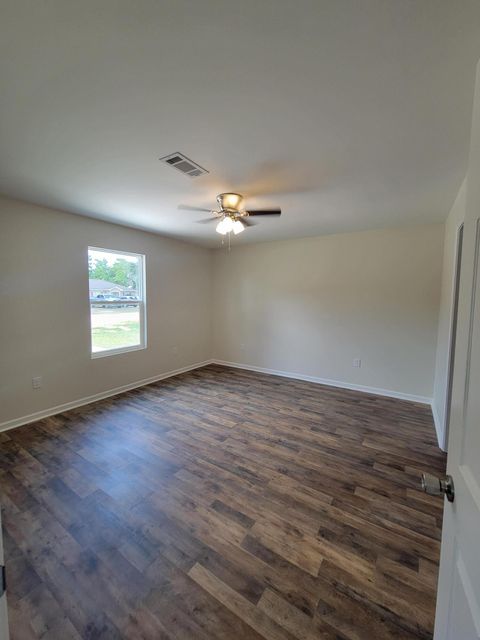 A home in DeFuniak Springs