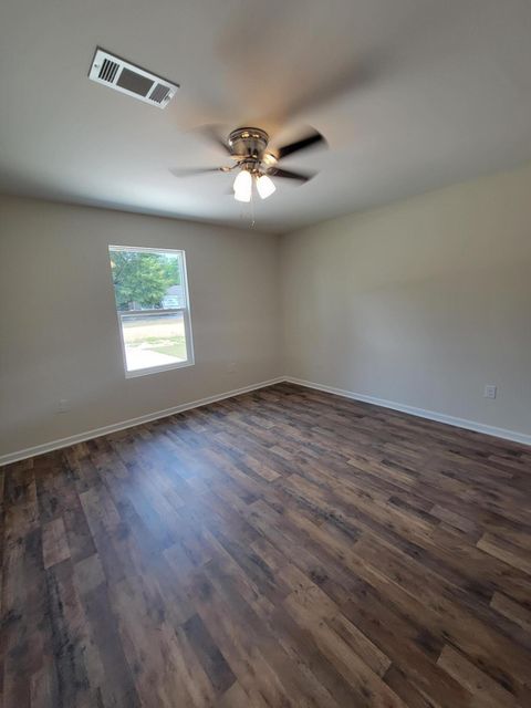 A home in DeFuniak Springs