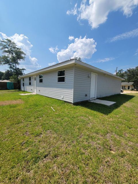 A home in DeFuniak Springs