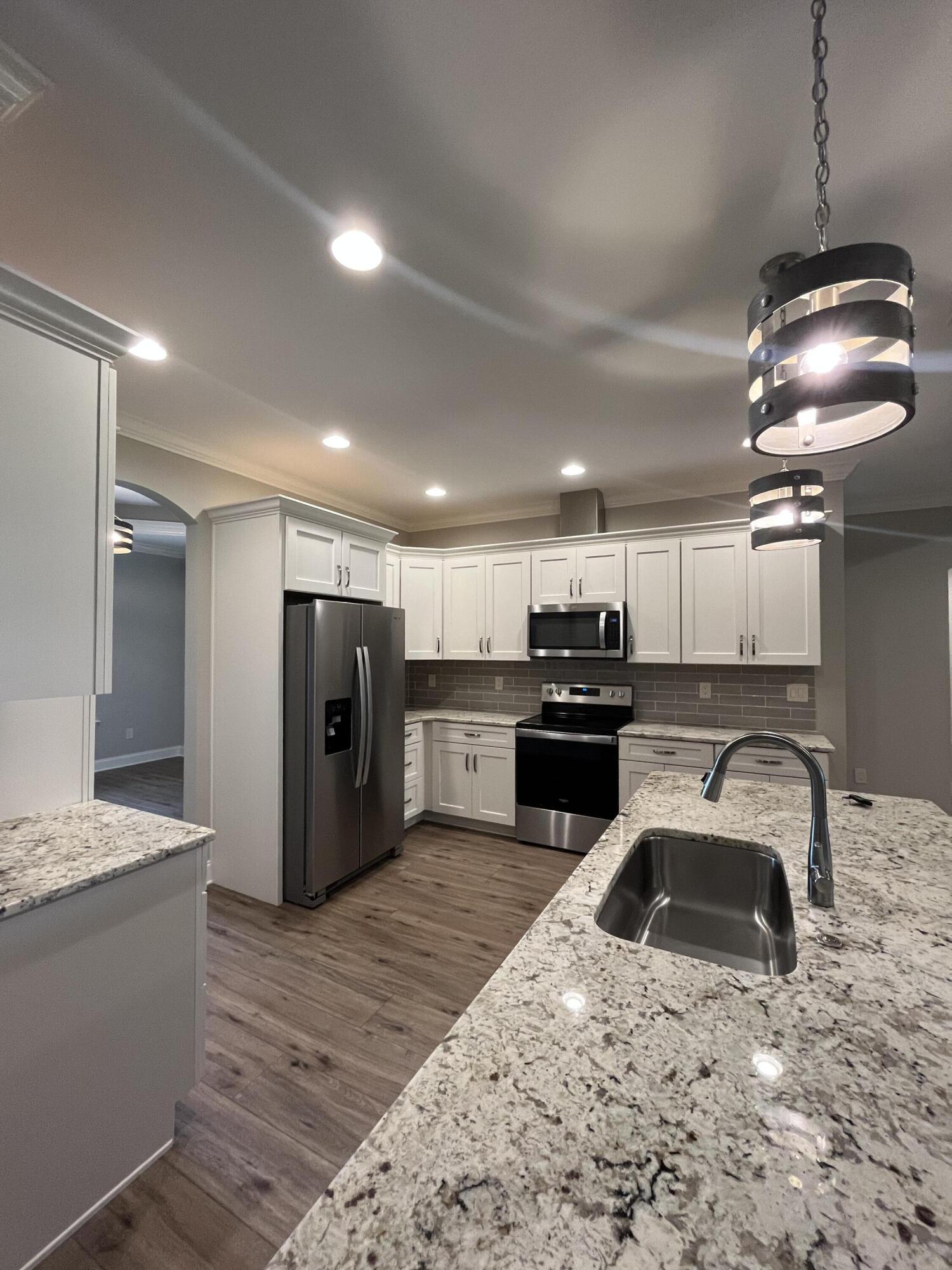 BAY RIDGE ADD LOT 14 BLK 1 - Residential Lease