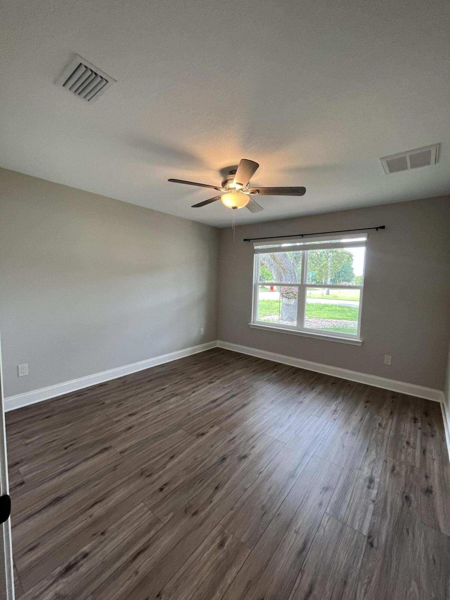 BAY RIDGE ADD LOT 14 BLK 1 - Residential Lease