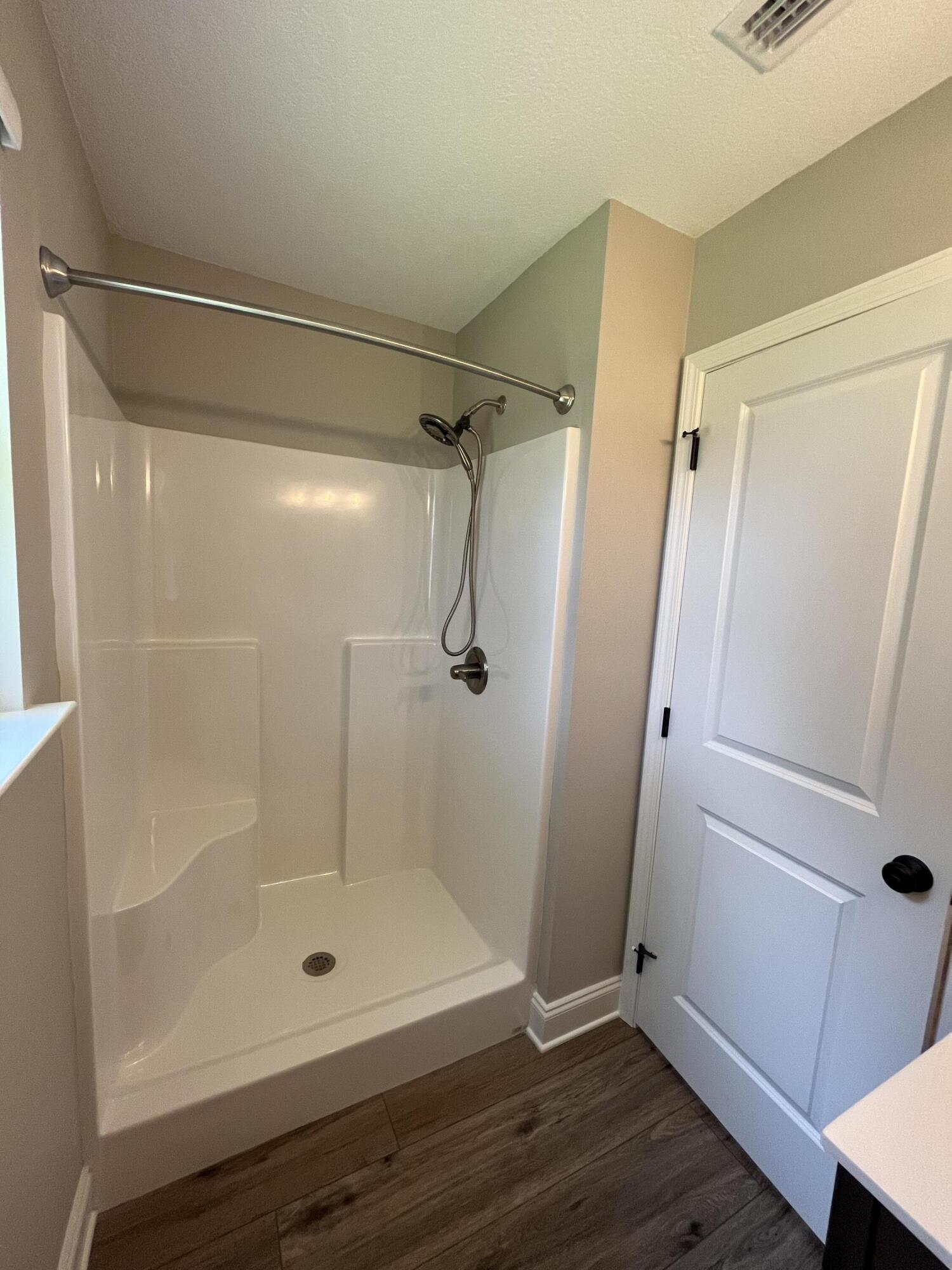 BAY RIDGE ADD LOT 14 BLK 1 - Residential Lease