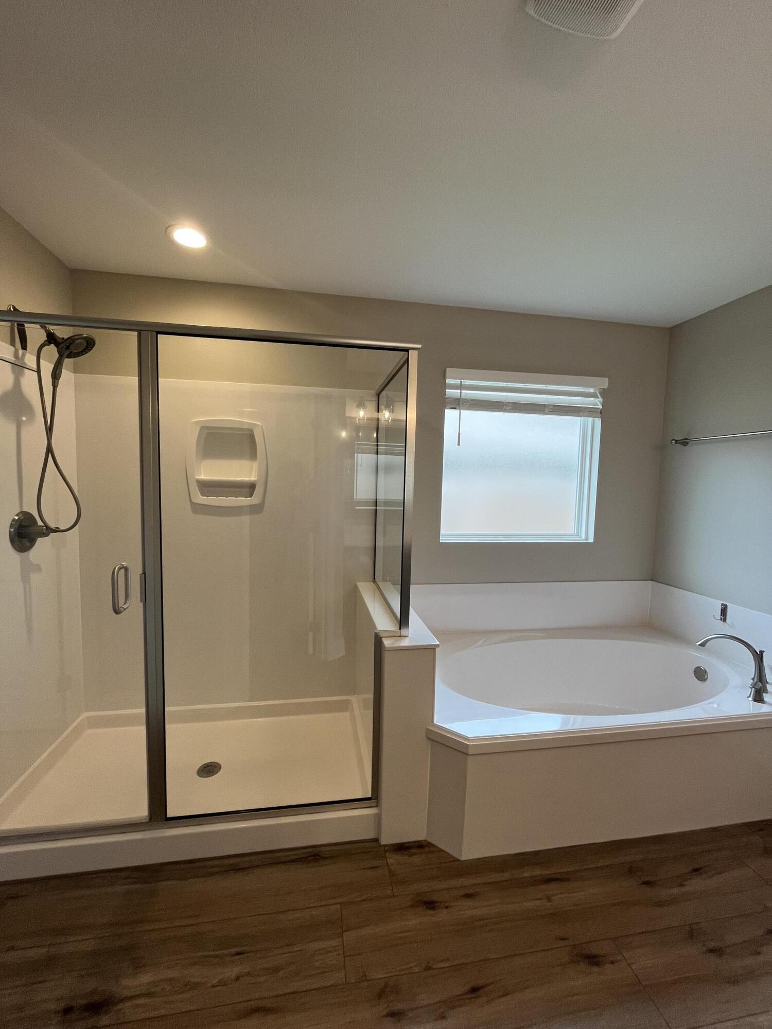 BAY RIDGE ADD LOT 14 BLK 1 - Residential Lease