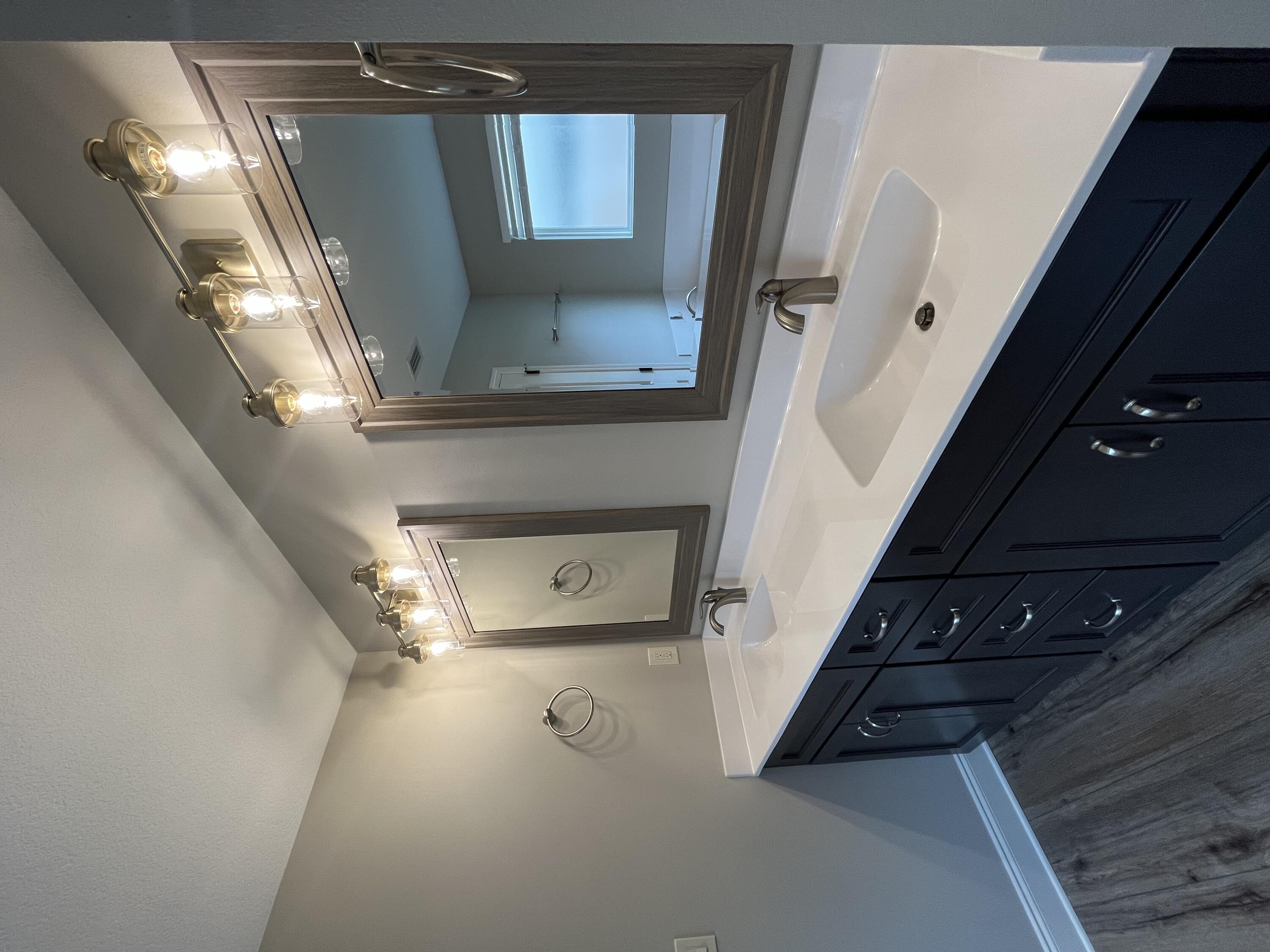 BAY RIDGE ADD LOT 14 BLK 1 - Residential Lease