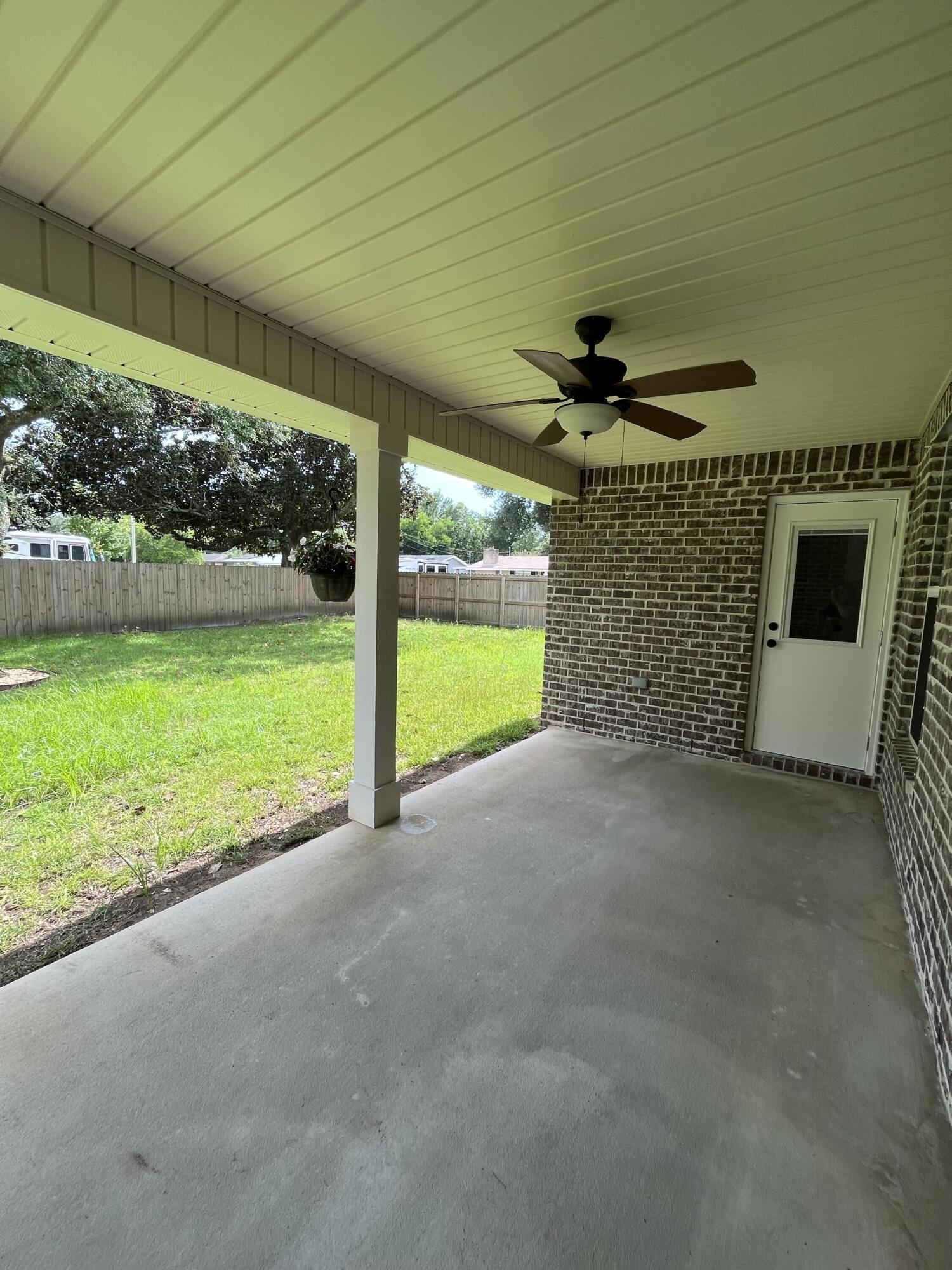 BAY RIDGE ADD LOT 14 BLK 1 - Residential Lease