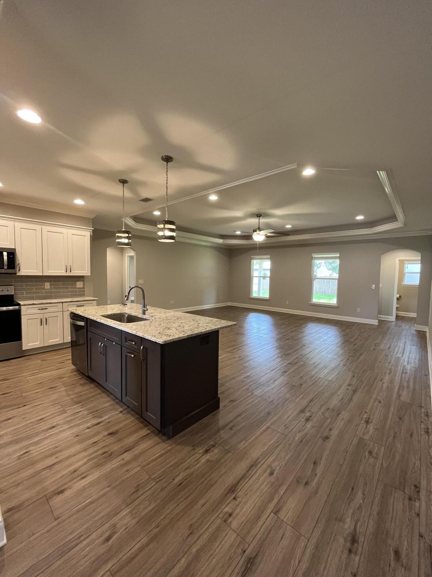 BAY RIDGE ADD LOT 14 BLK 1 - Residential Lease