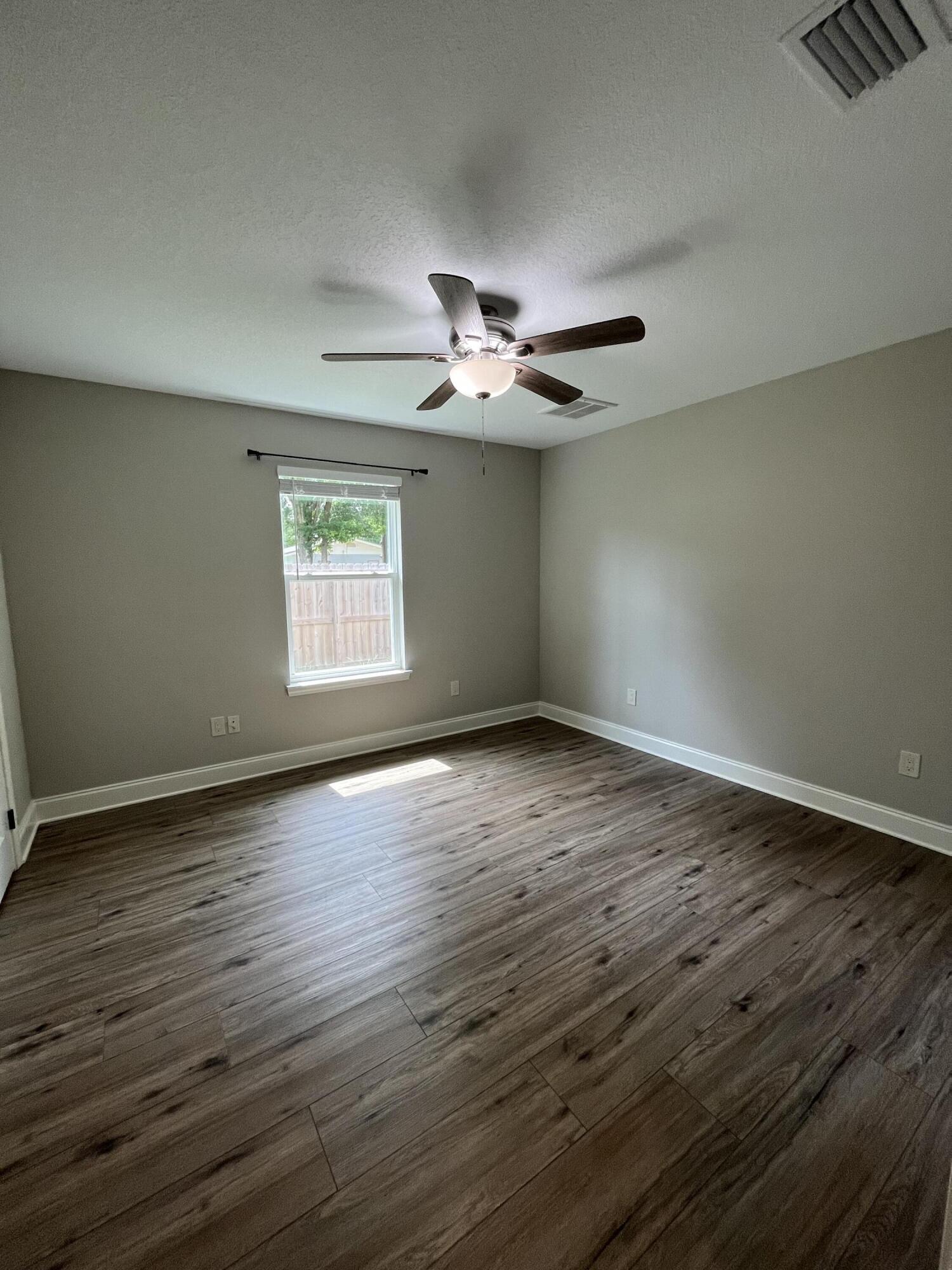 BAY RIDGE ADD LOT 14 BLK 1 - Residential Lease