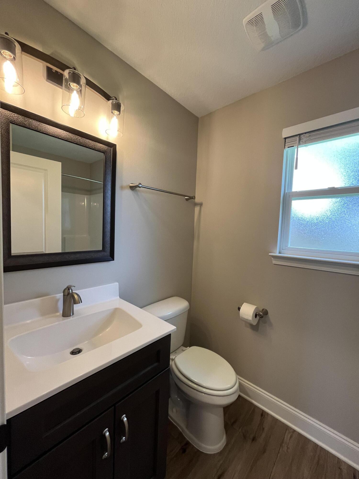 BAY RIDGE ADD LOT 14 BLK 1 - Residential Lease