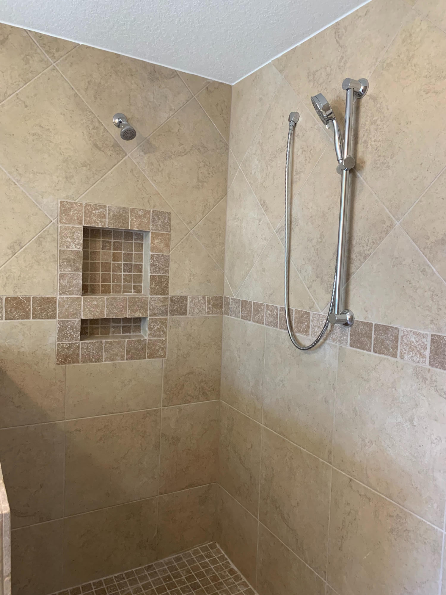 NAVARRE 1ST ADD - Residential
