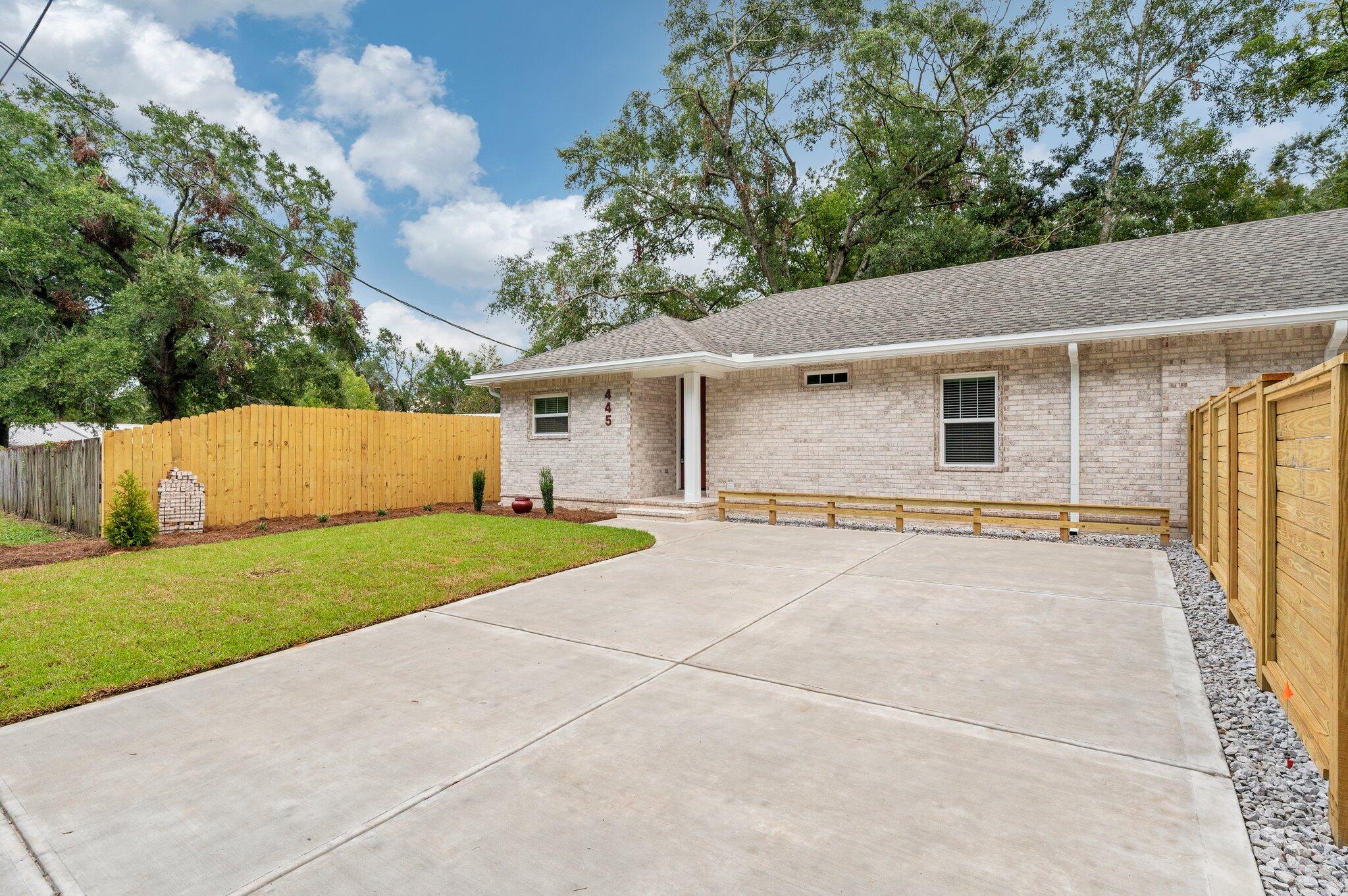 Crestview N 68 Ft Lot 5 Blk 101 - Residential Lease