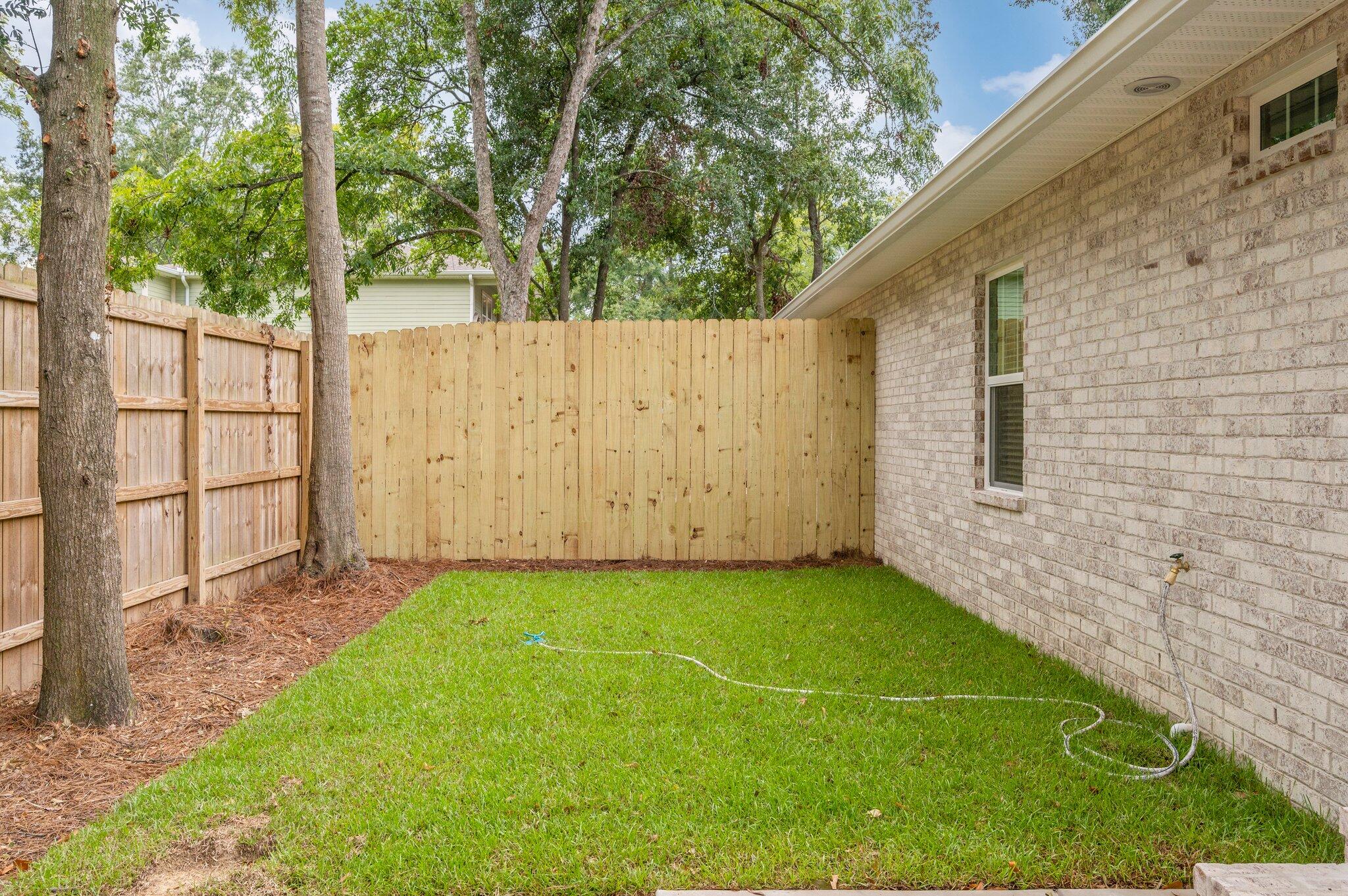 Crestview N 68 Ft Lot 5 Blk 101 - Residential Lease