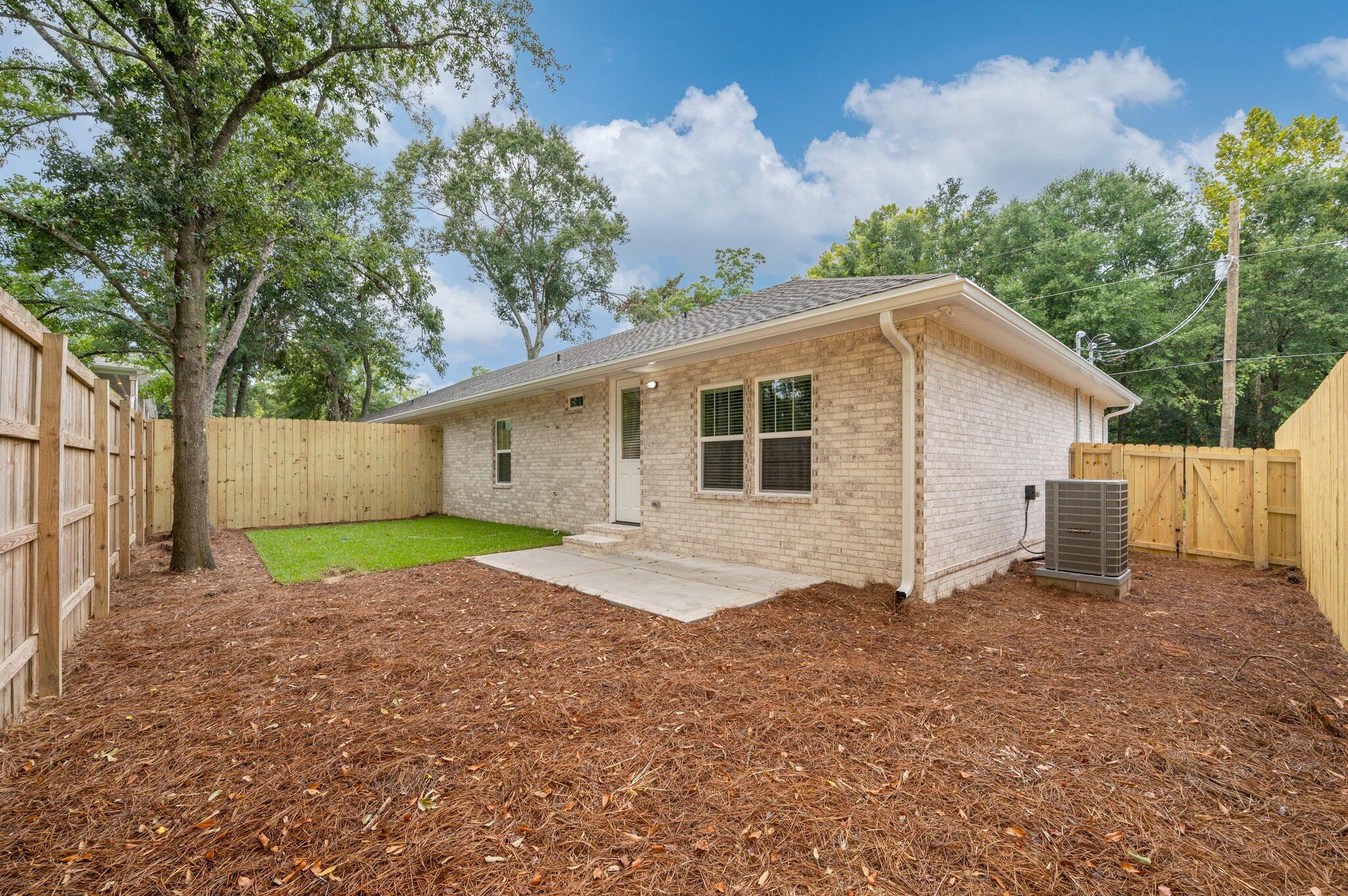 Crestview N 68 Ft Lot 5 Blk 101 - Residential Lease
