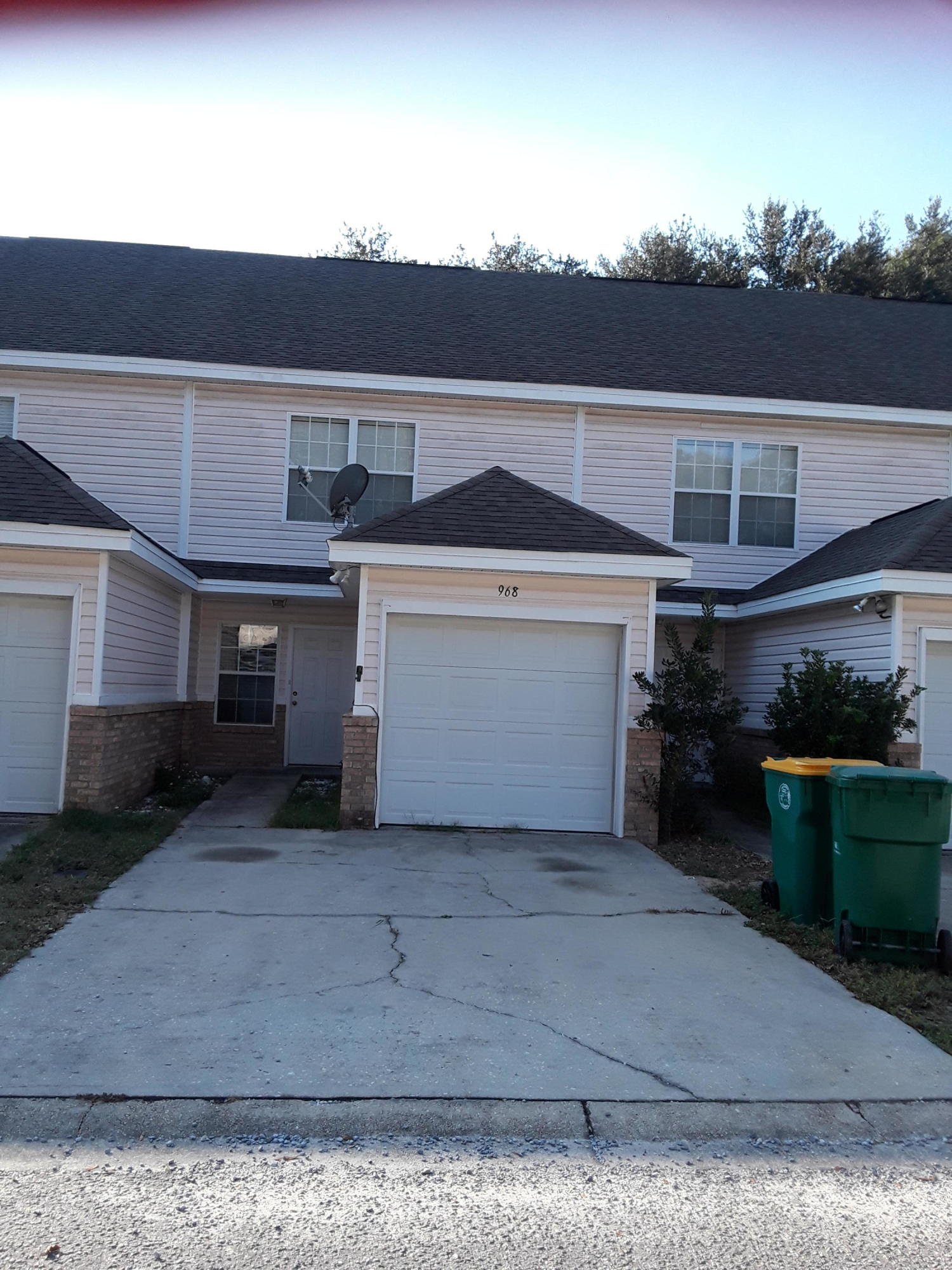 OAK PARK TOWNHOMES LOT 10 - Residential Lease