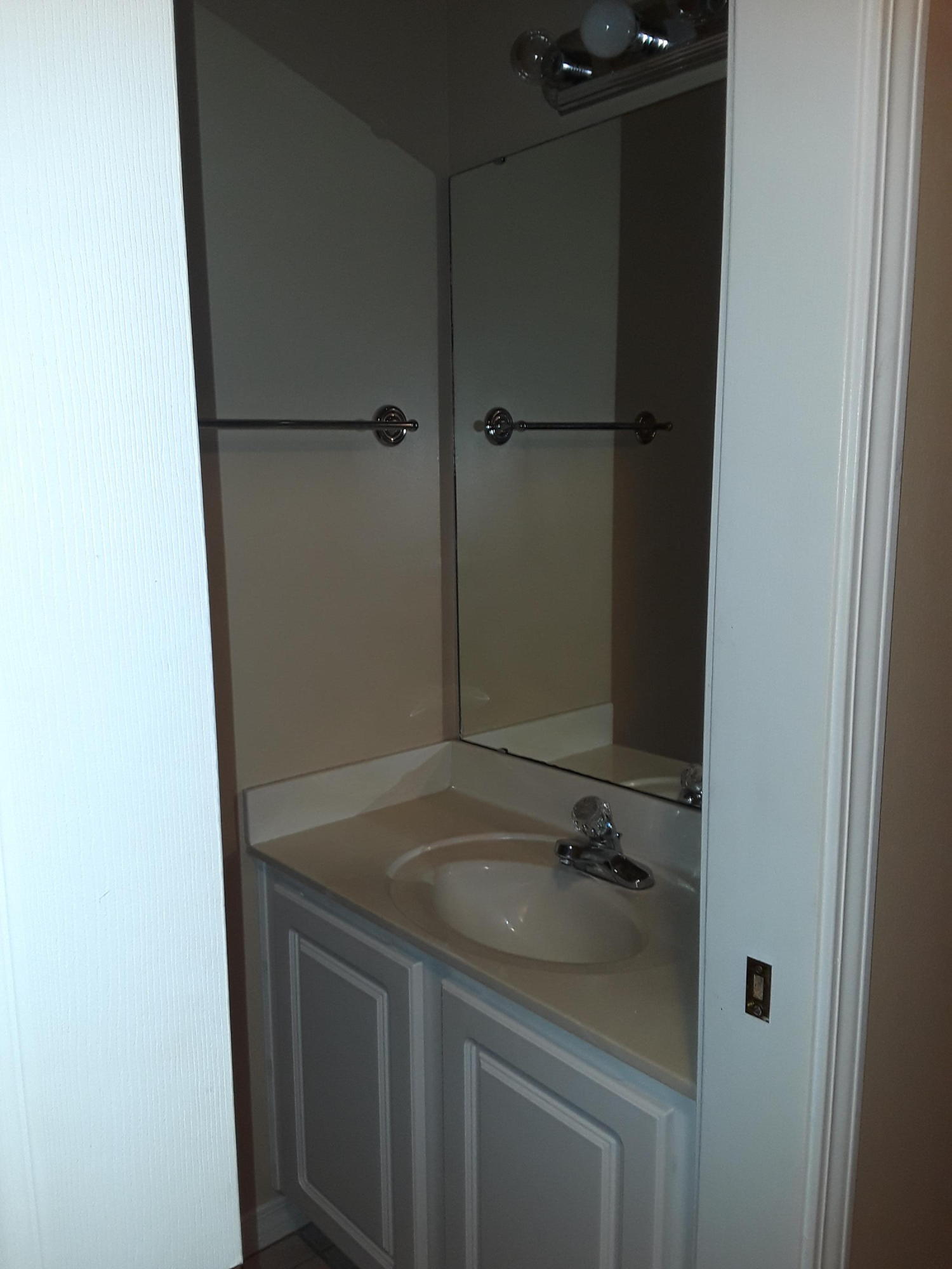 OAK PARK TOWNHOMES LOT 10 - Residential Lease