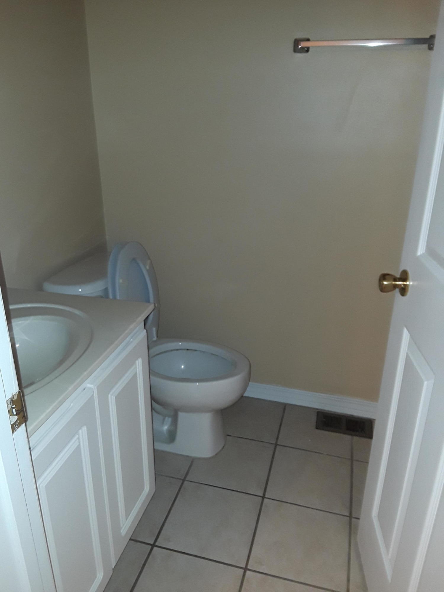 OAK PARK TOWNHOMES LOT 10 - Residential Lease