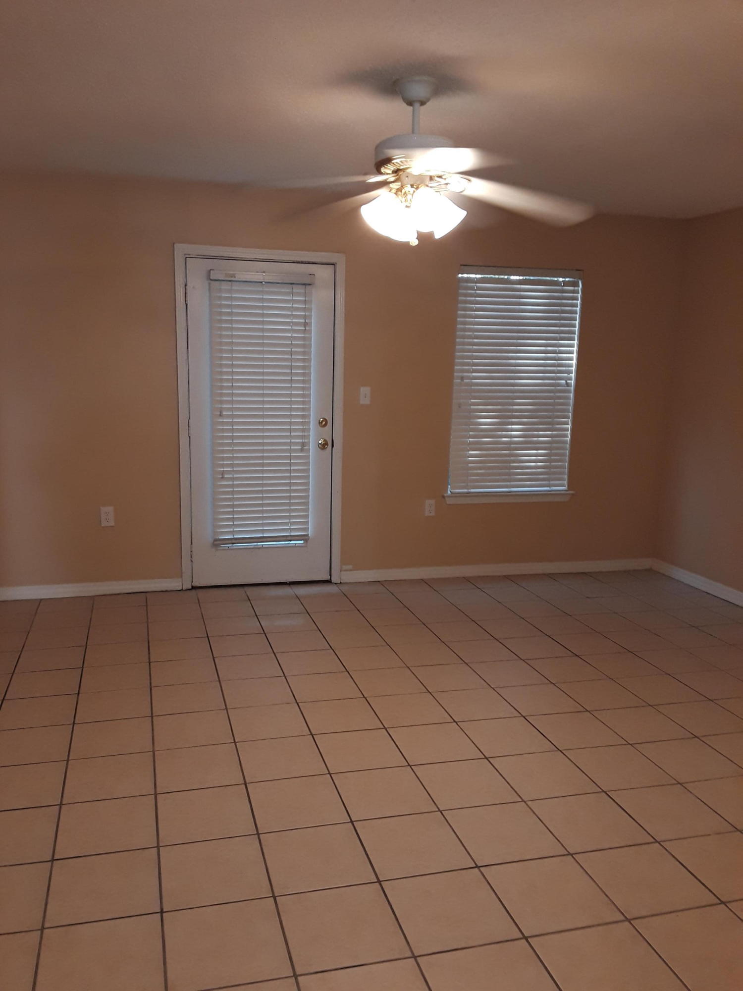 OAK PARK TOWNHOMES LOT 10 - Residential Lease