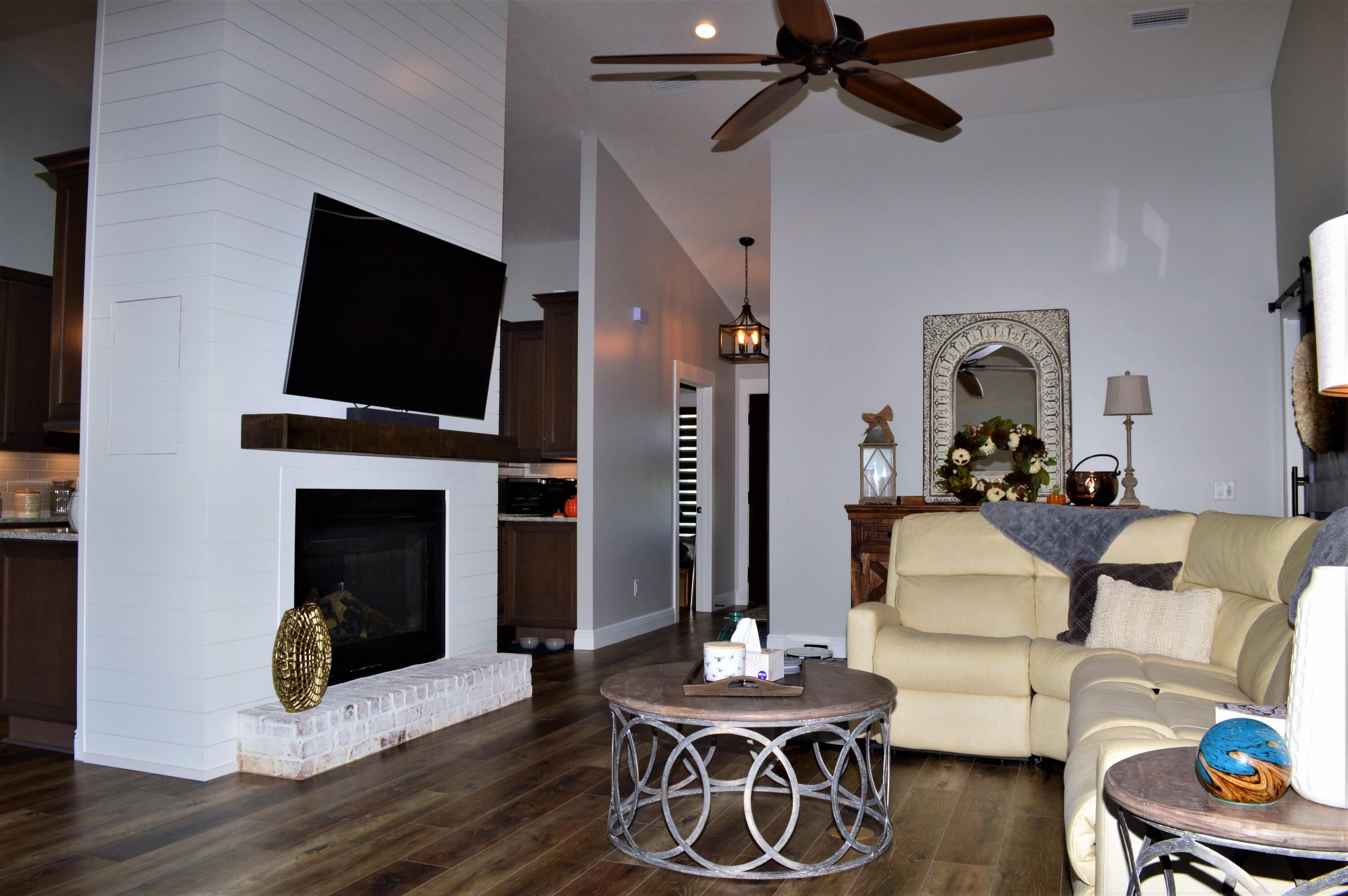 DERBY WOODS - Residential