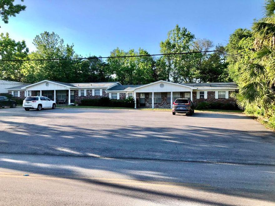 11 Individual apartments,  10 units are 2 beds 1 bath and approx 800 sf, 1 unit is 1 bed 1 bath and approx 350 sf.All have washer/dryer hook up.