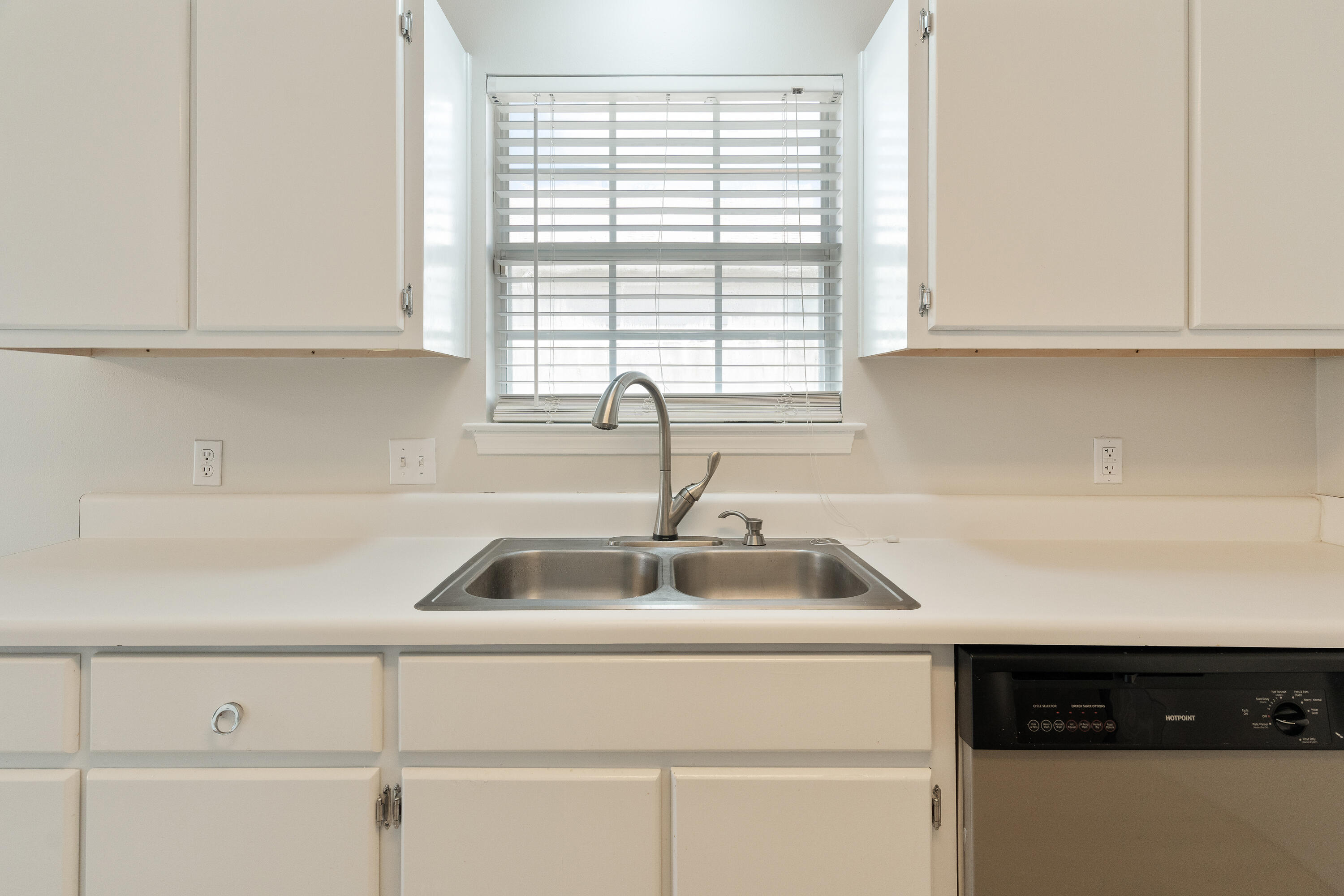 VICTORIA PARK - Residential Lease