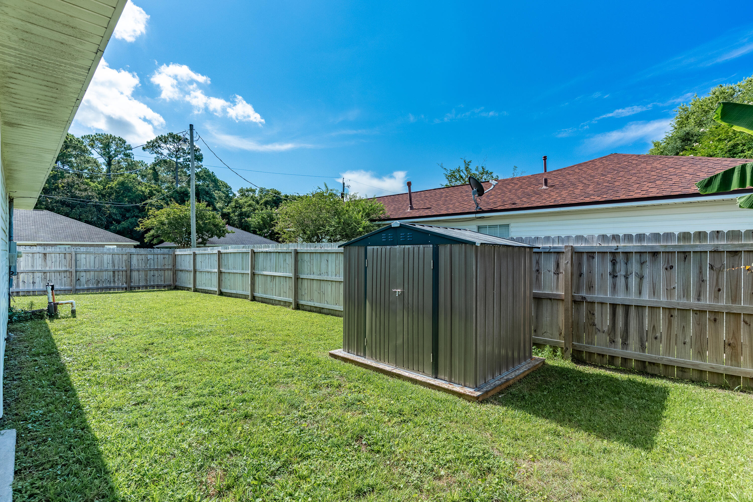 VICTORIA PARK - Residential Lease