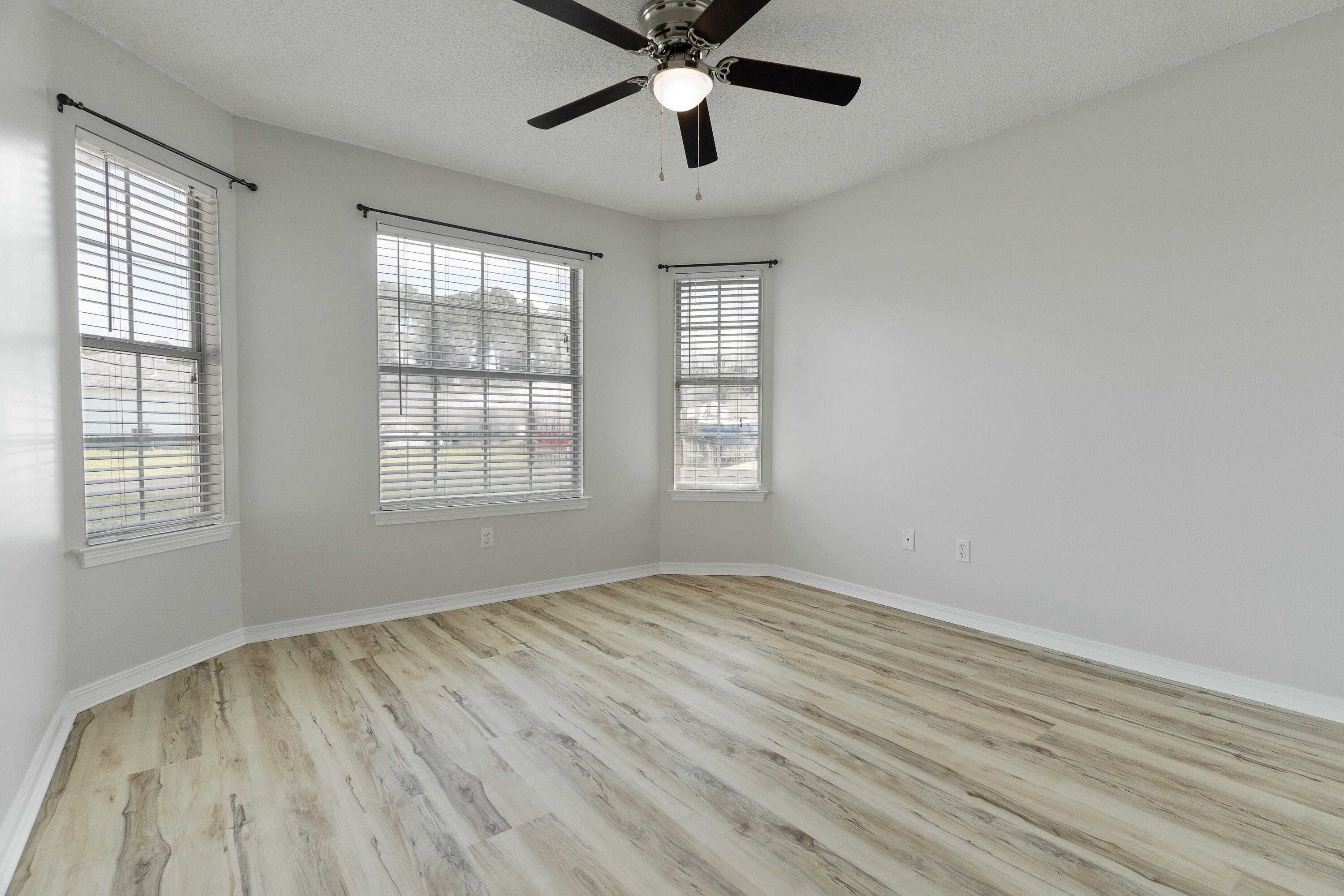 VICTORIA PARK - Residential Lease