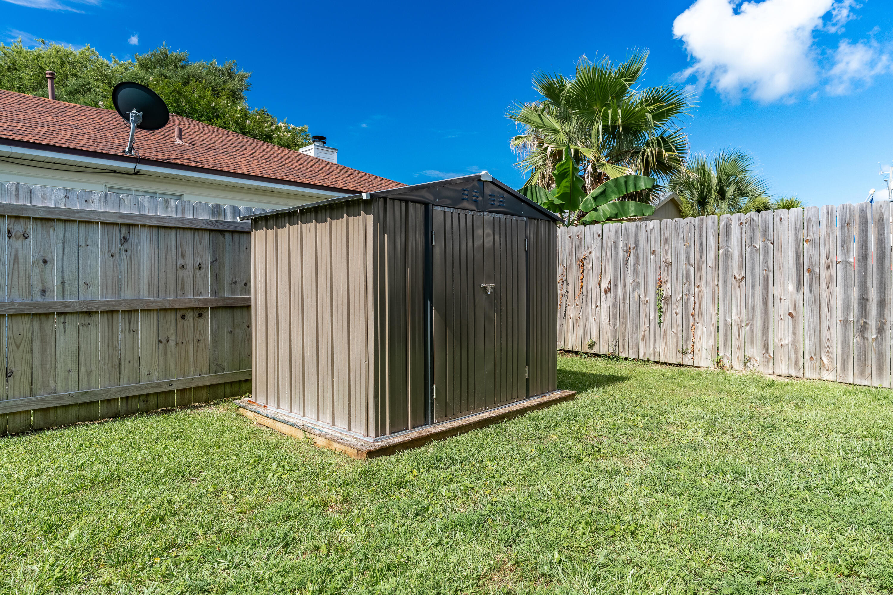 VICTORIA PARK - Residential Lease