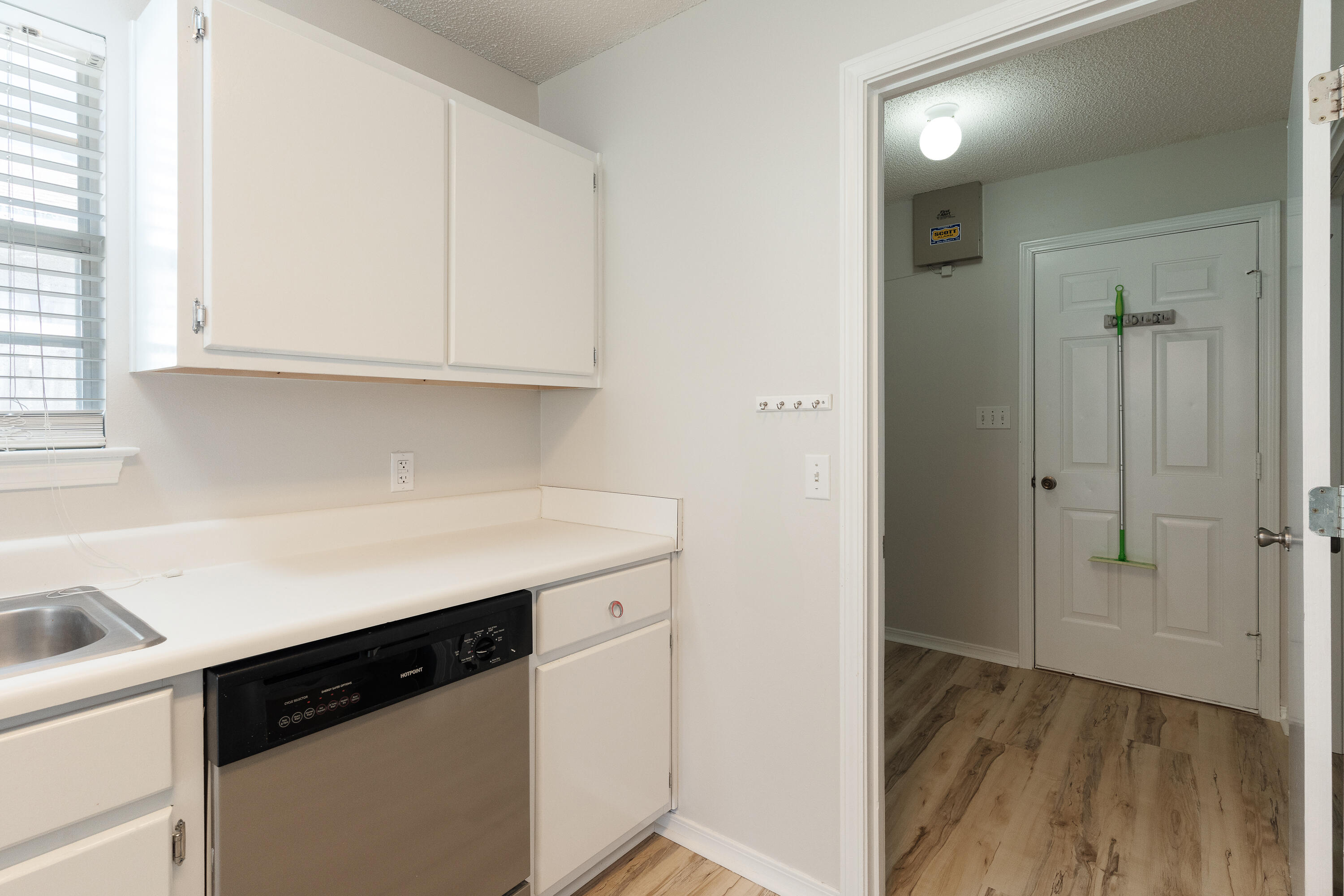 VICTORIA PARK - Residential Lease
