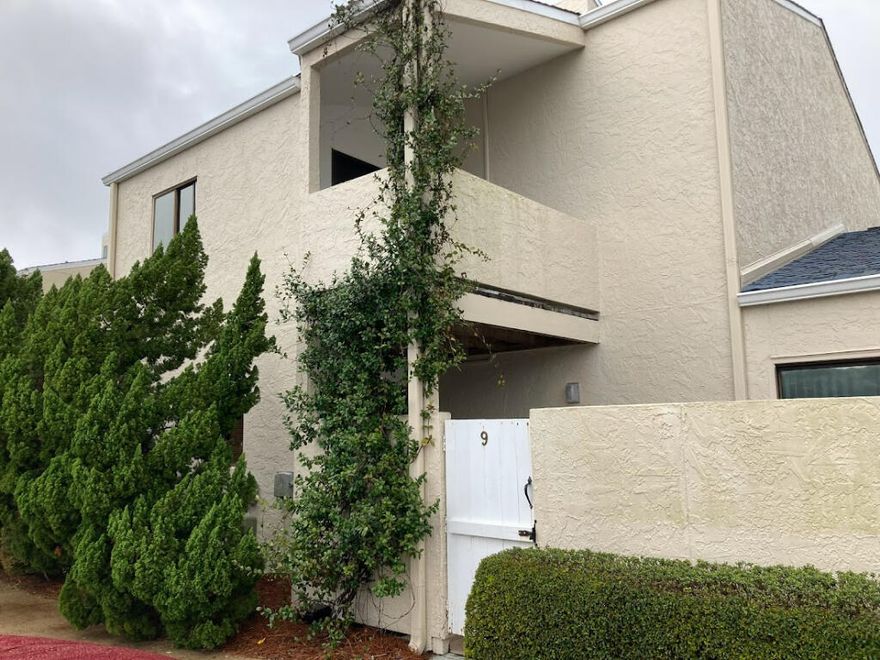 Fantastic 2600 sqft condo in the heart of Destin on Gulf Shore Drive.3 bedrooms, 3 baths, and 3 levels of living.Also has 2 patios and 2 decks with views of the harbor and a very short walk to the beach.Make this your vacation spot or an Air BnB.Most furnishings can stay if desired, so a turnkey opportunity. Large pool and tennis courts included.