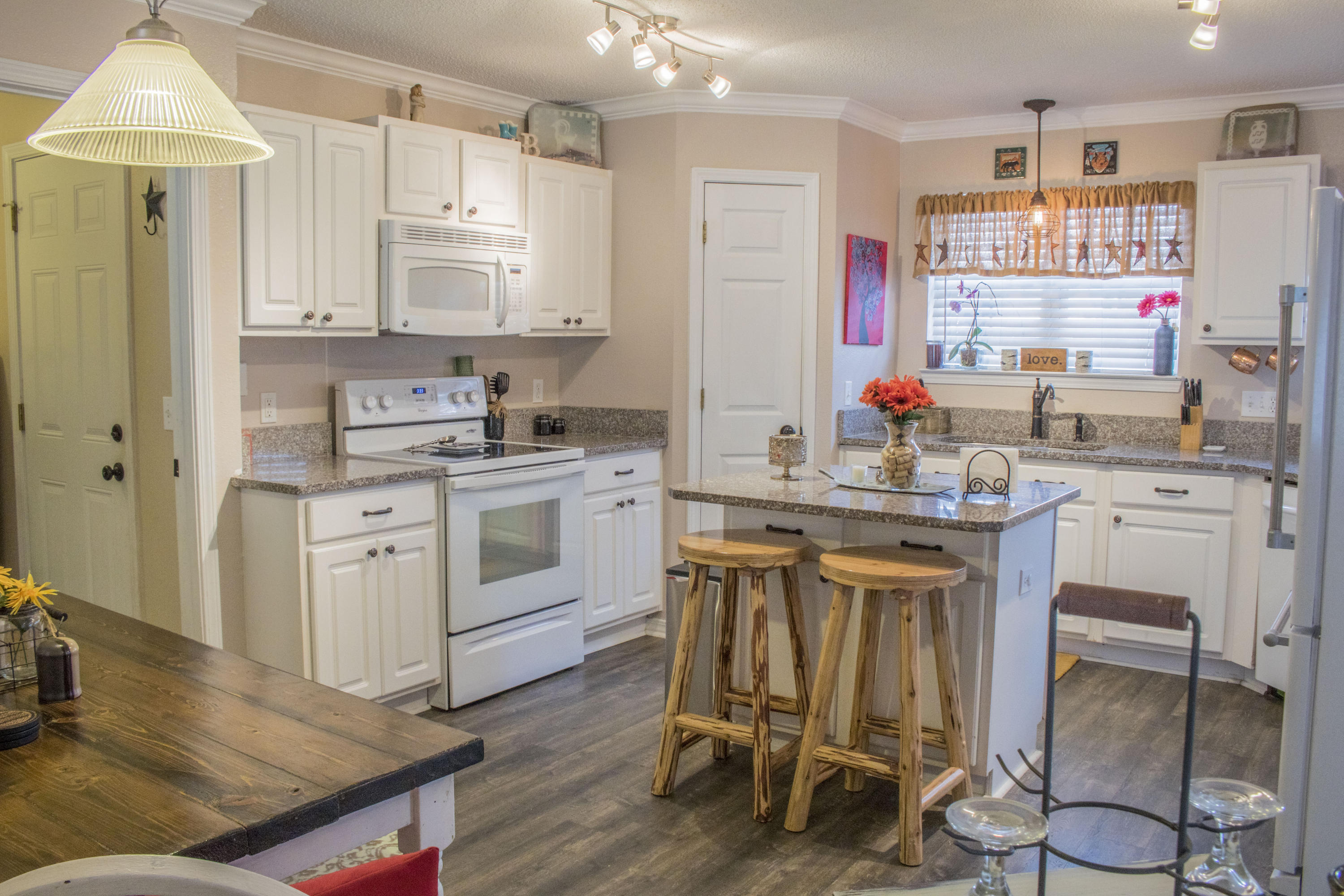 SILVER SPRINGS EST - Residential