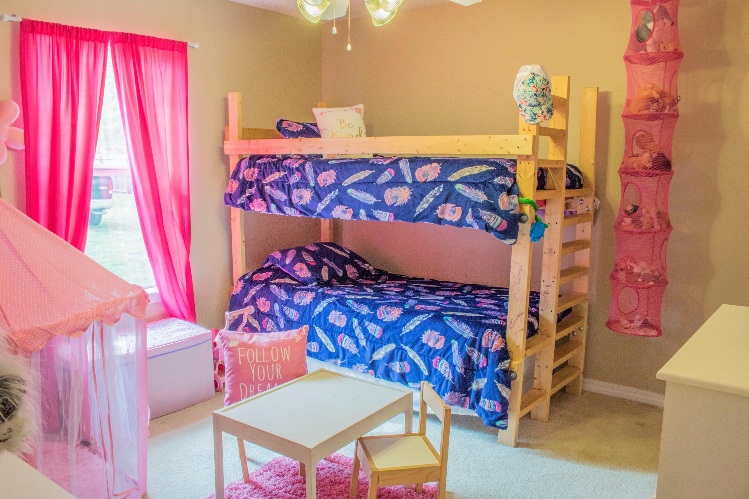 SILVER SPRINGS EST - Residential