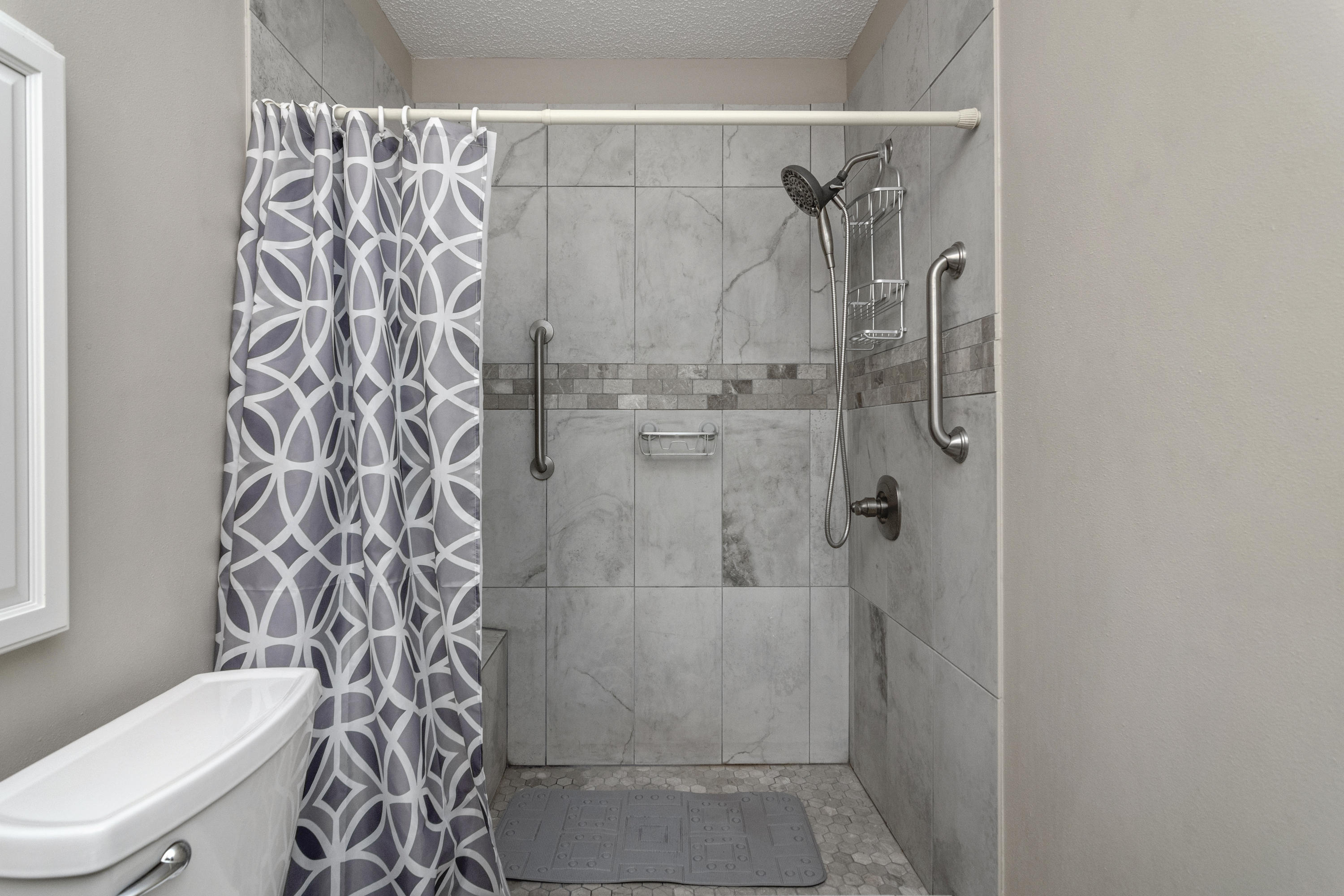 BEACONS BEND SOUTH LOT 1 BLK B - Residential