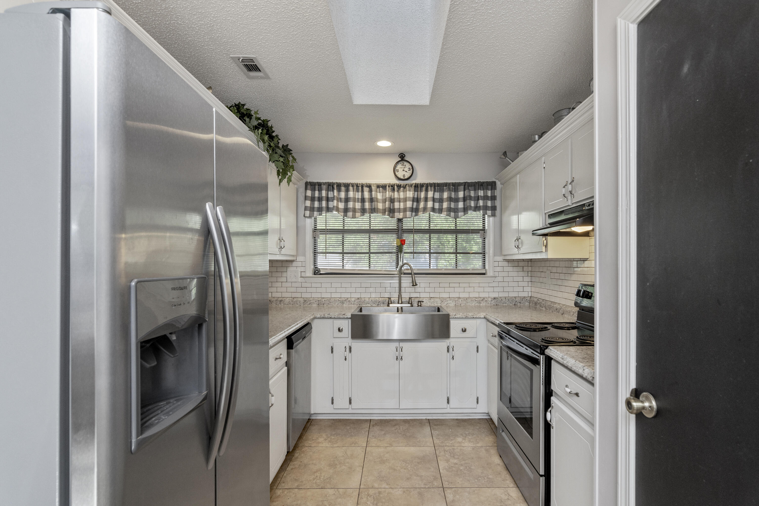 BEACONS BEND SOUTH LOT 1 BLK B - Residential