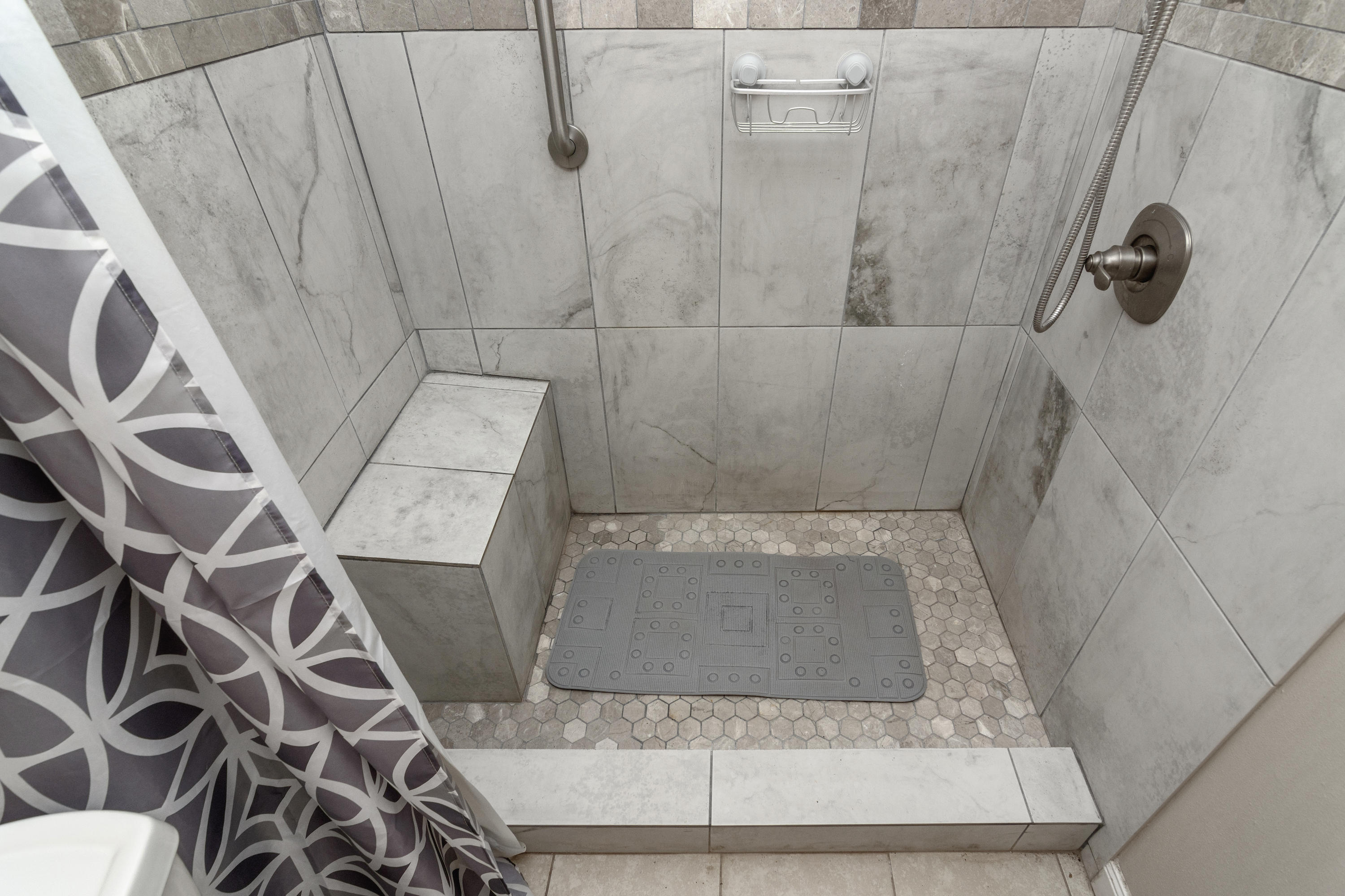 BEACONS BEND SOUTH LOT 1 BLK B - Residential