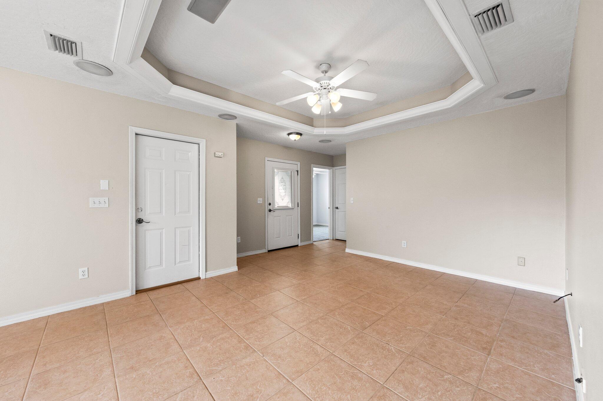 CASA LOMA S/D 1ST ADDN - Residential Lease