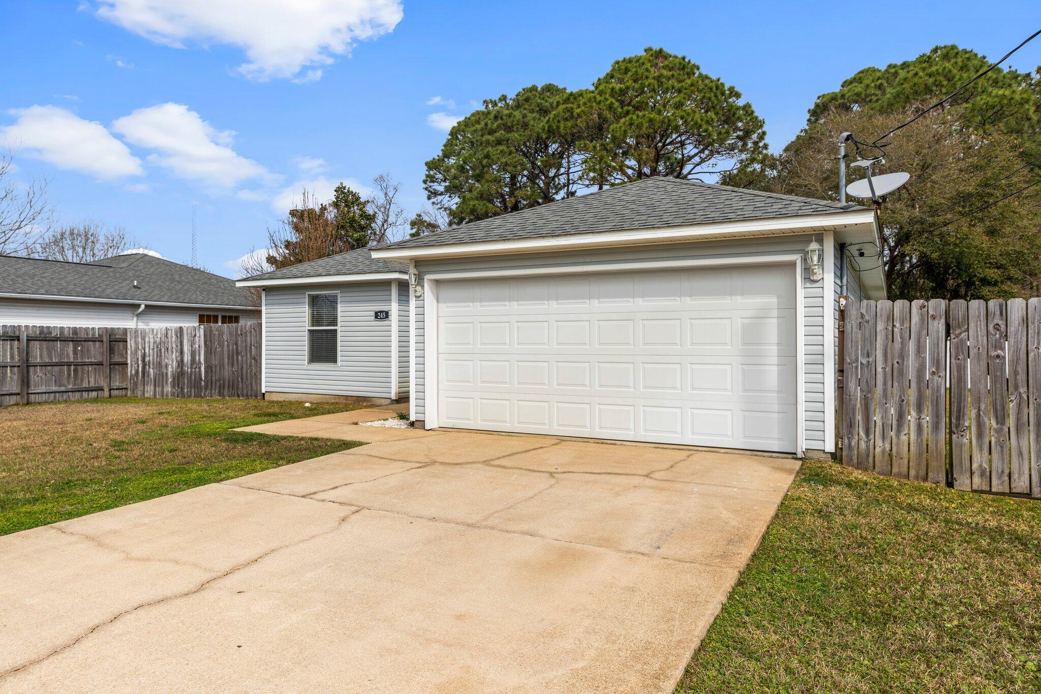 CASA LOMA S/D 1ST ADDN - Residential Lease