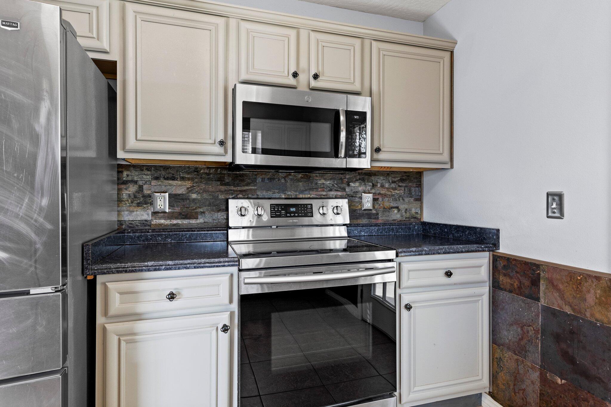 CASA LOMA S/D 1ST ADDN - Residential Lease