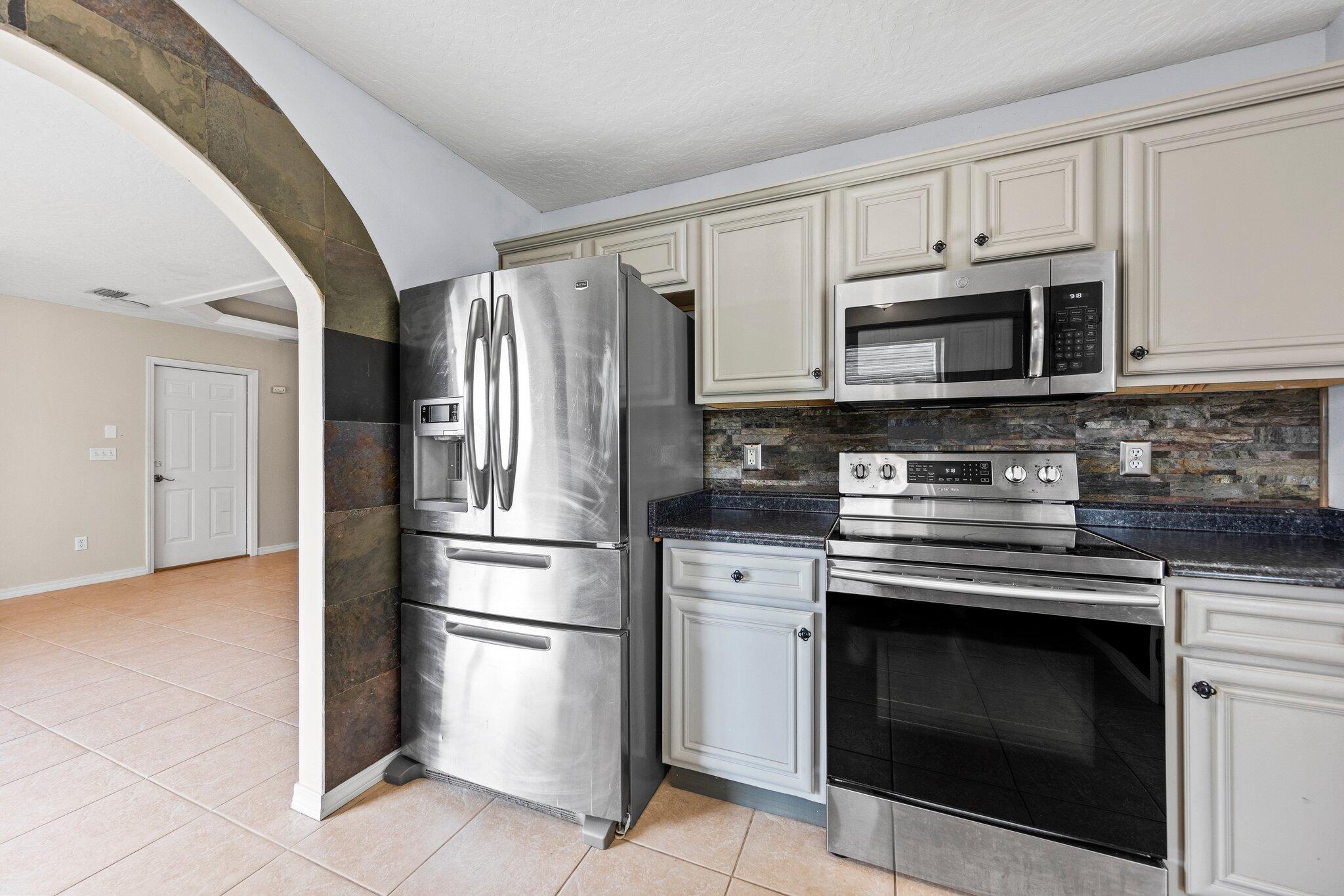 CASA LOMA S/D 1ST ADDN - Residential Lease