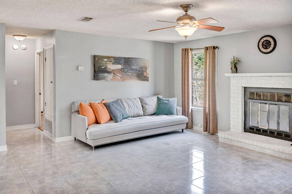 GLENDALE HEIGHTS - Residential