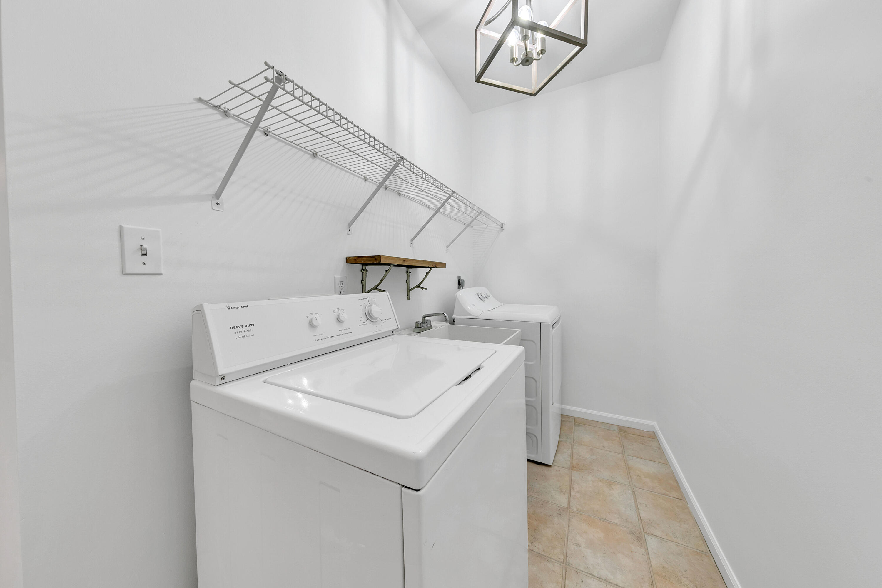 LAKEWOOD POINTE ESTATES - Residential